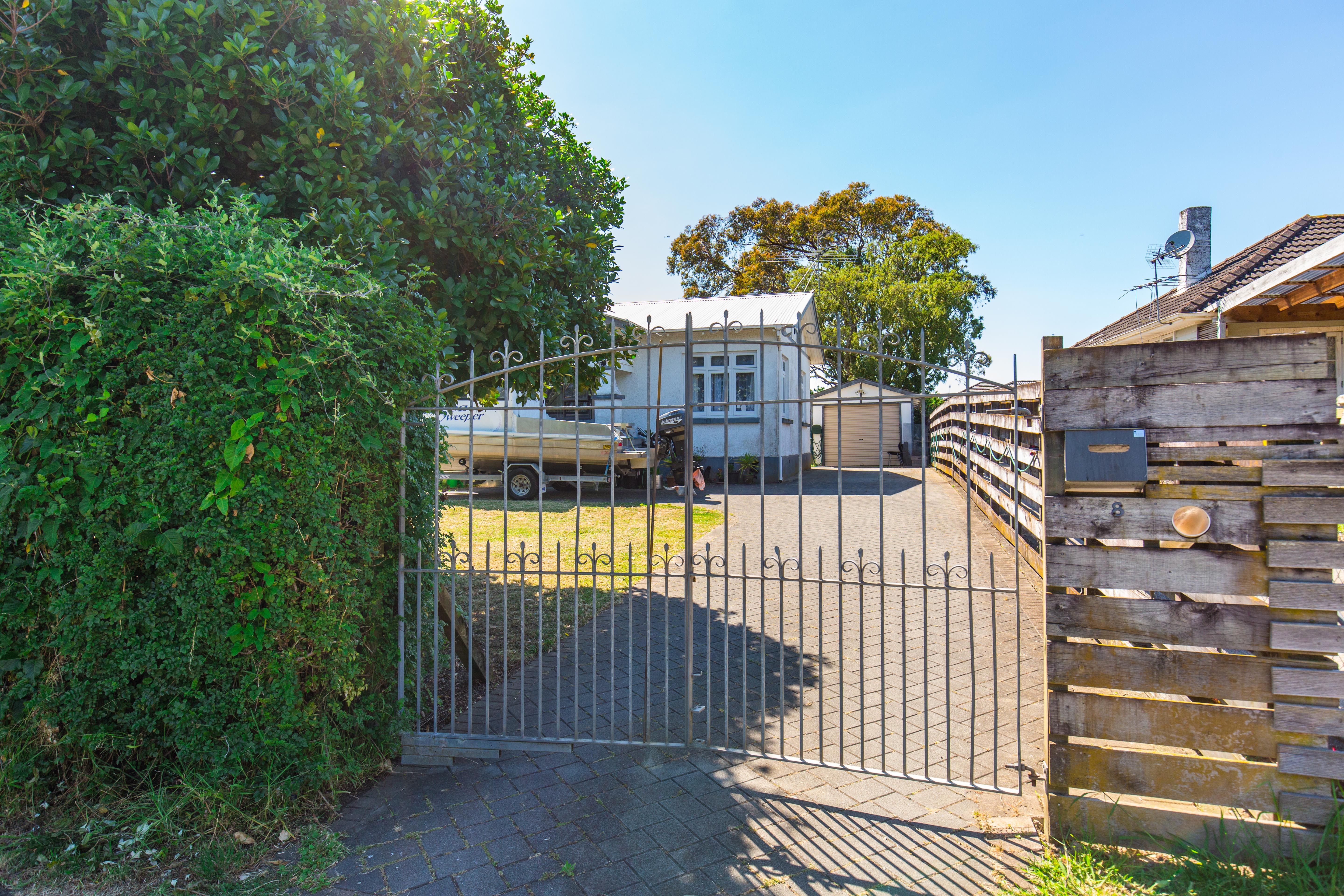 8 Calvert Avenue, Mangere, Manukau City