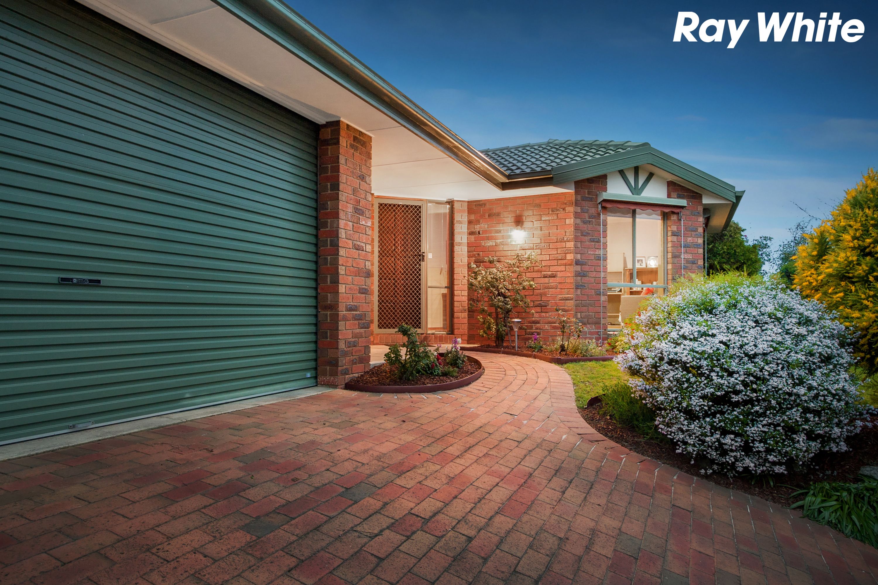 7 Leigh Drive, Pakenham, VIC 3810