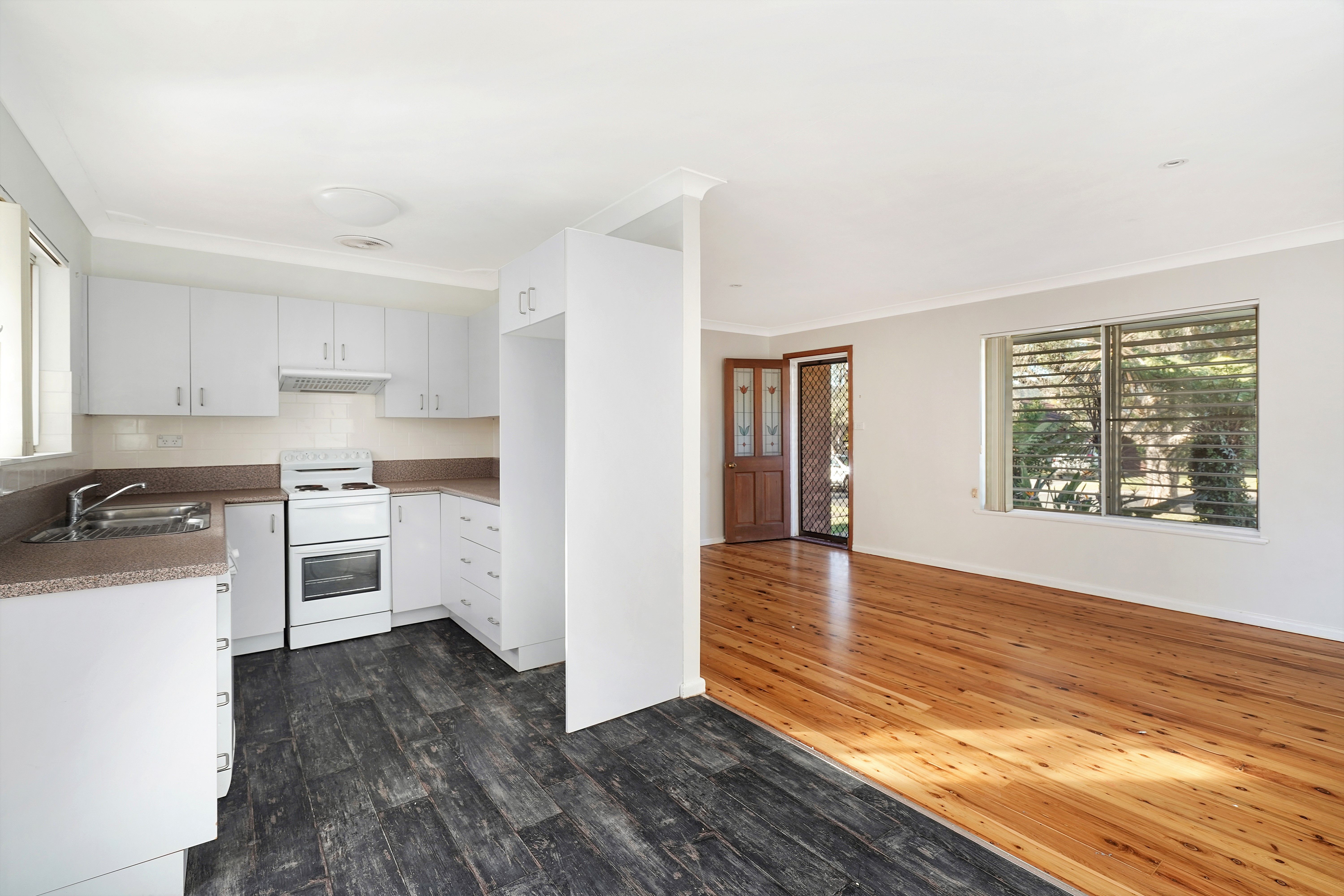 4 Beaumont Avenue, Wyoming, NSW 2250