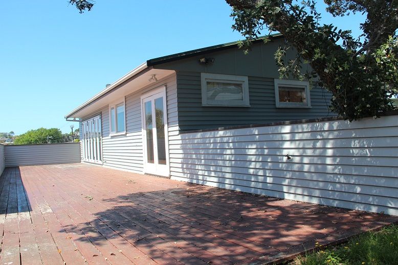 4 The Esplanade, Campbells Bay, North Shore City