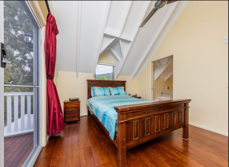 24 Saint Crispin Street — photo 14 of 15