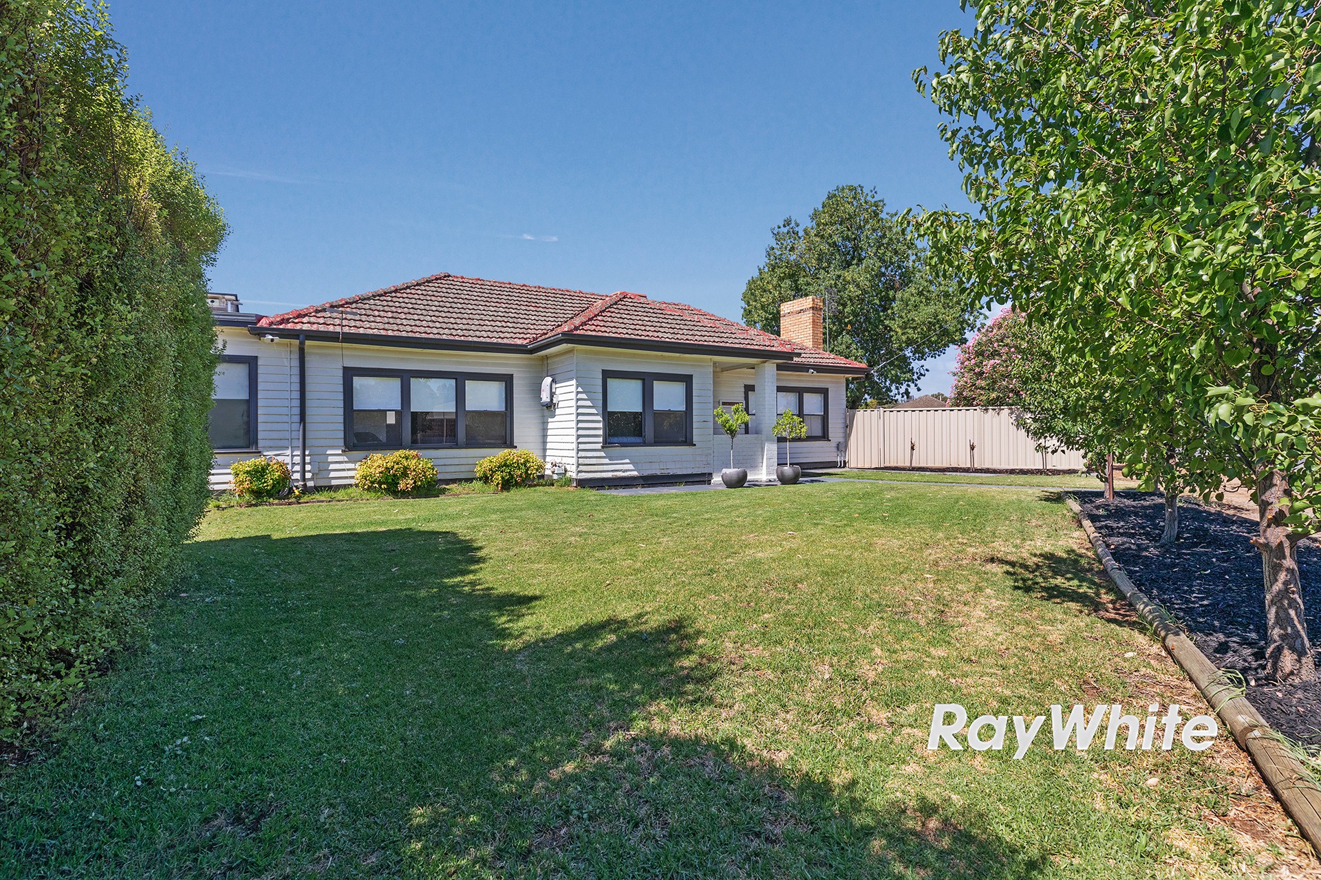 8 Pascoe Street, Rochester, VIC 3561