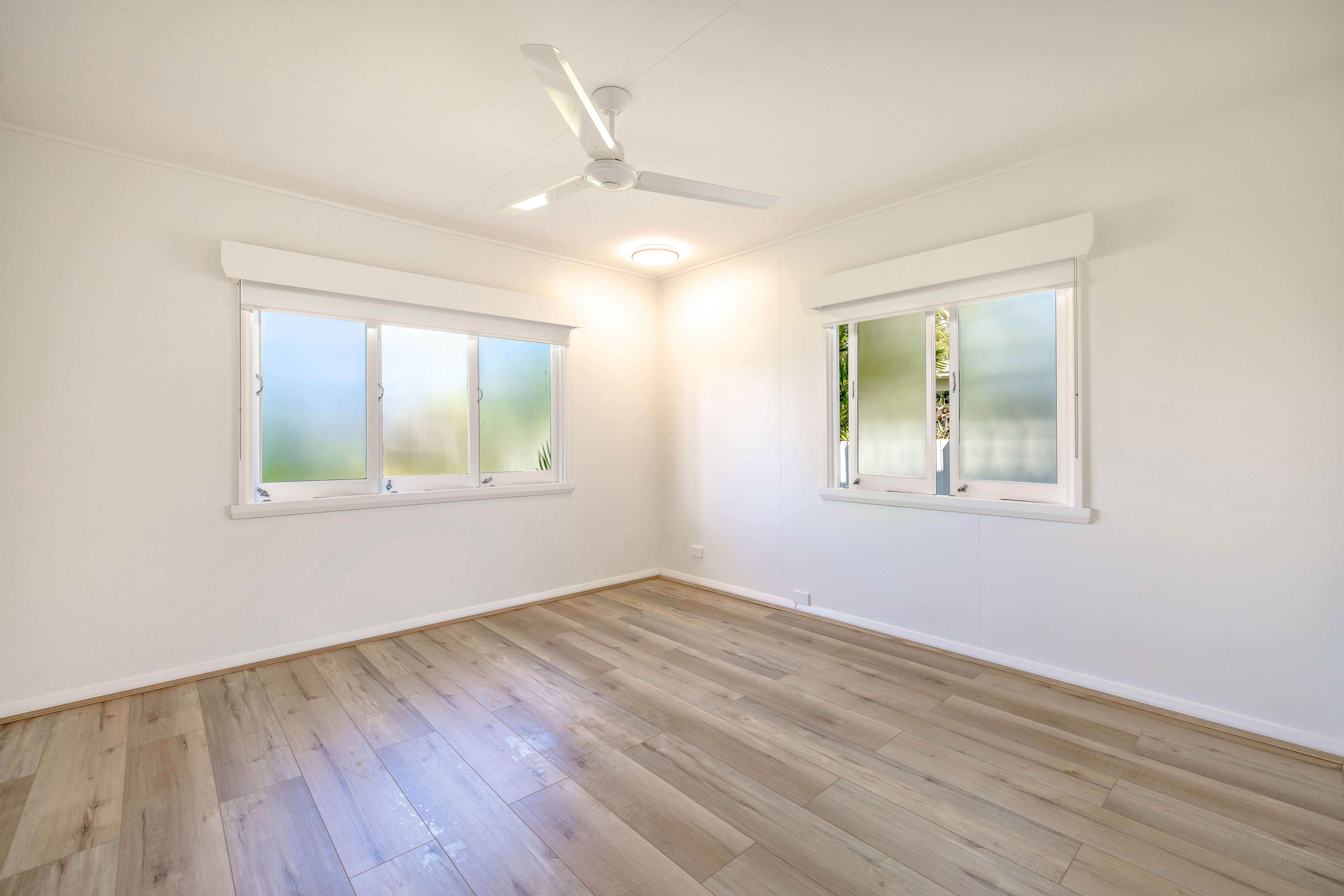 196 Greenslopes Street — photo 6 of 23