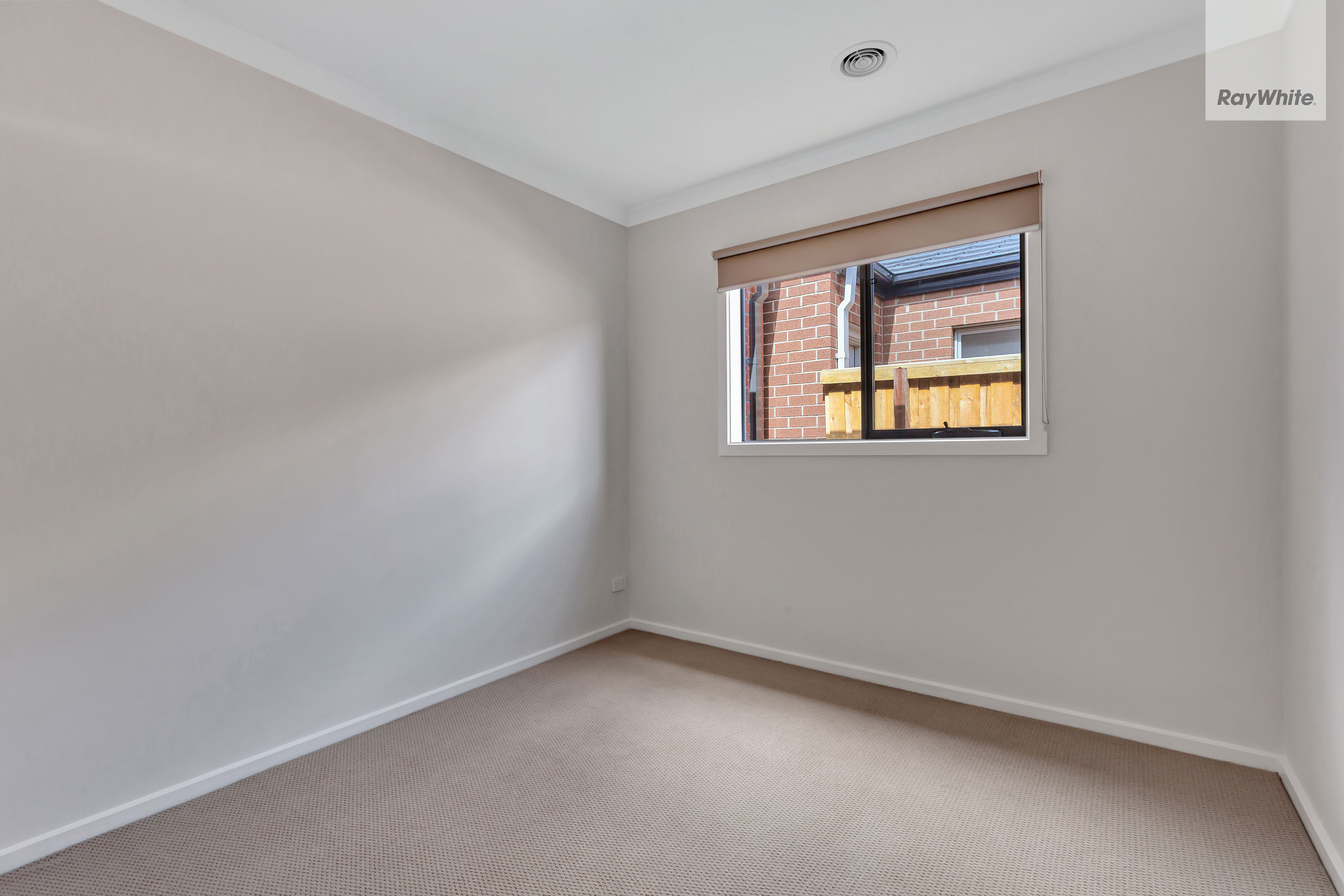 44 Mallaig Drive — photo 11 of 12