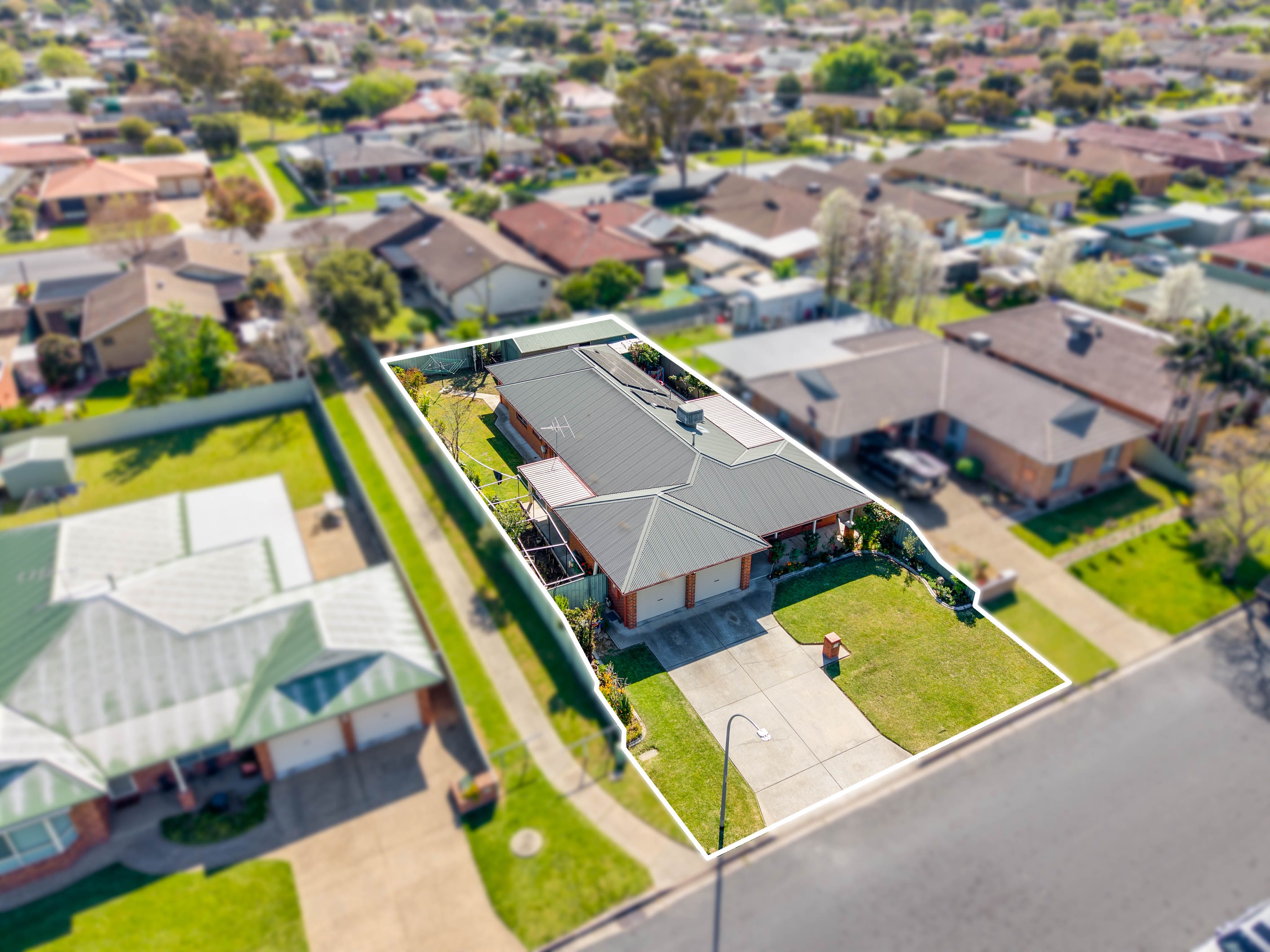 529 Iluka Crescent — photo 3 of 30