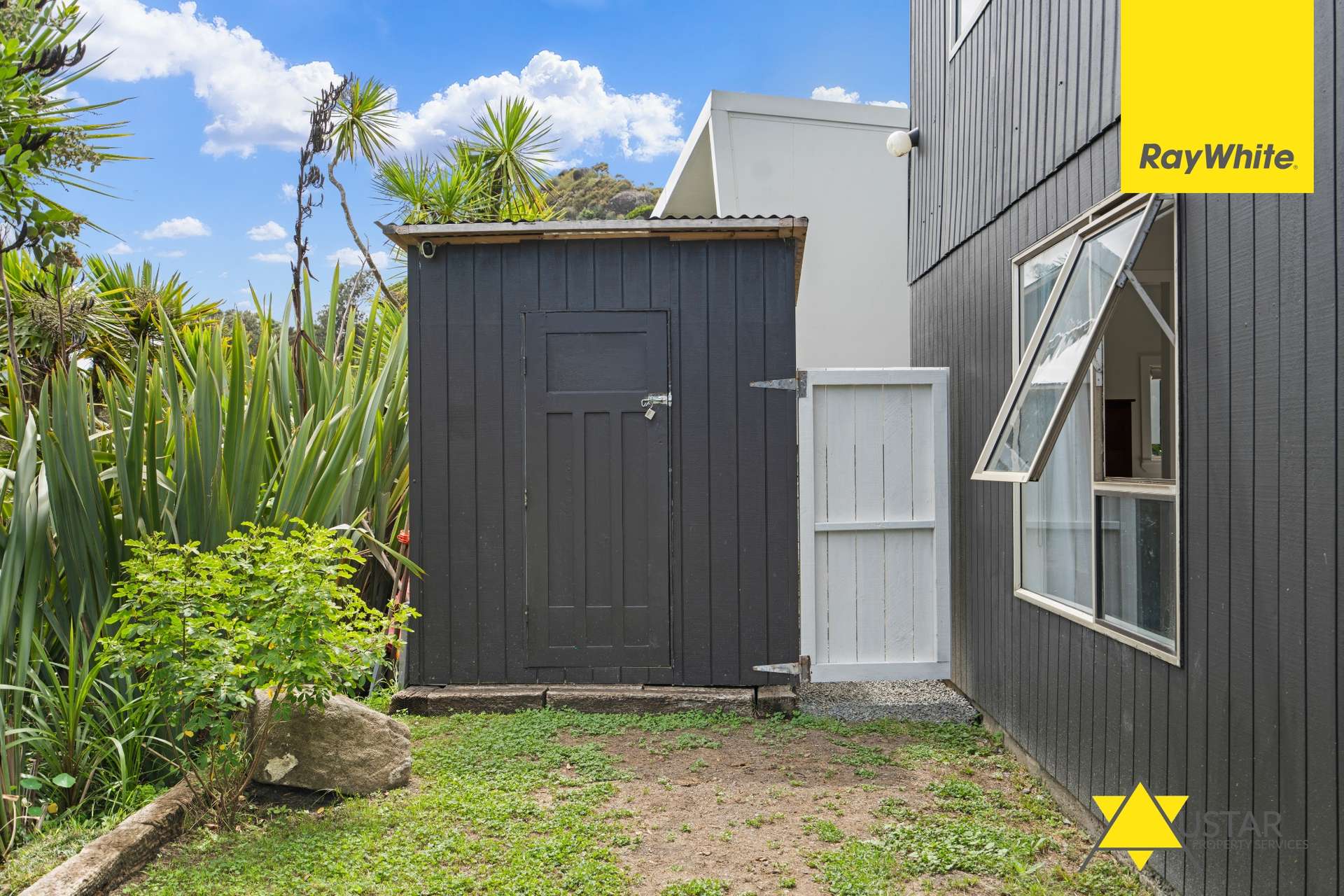 16 Piha Road photo 15