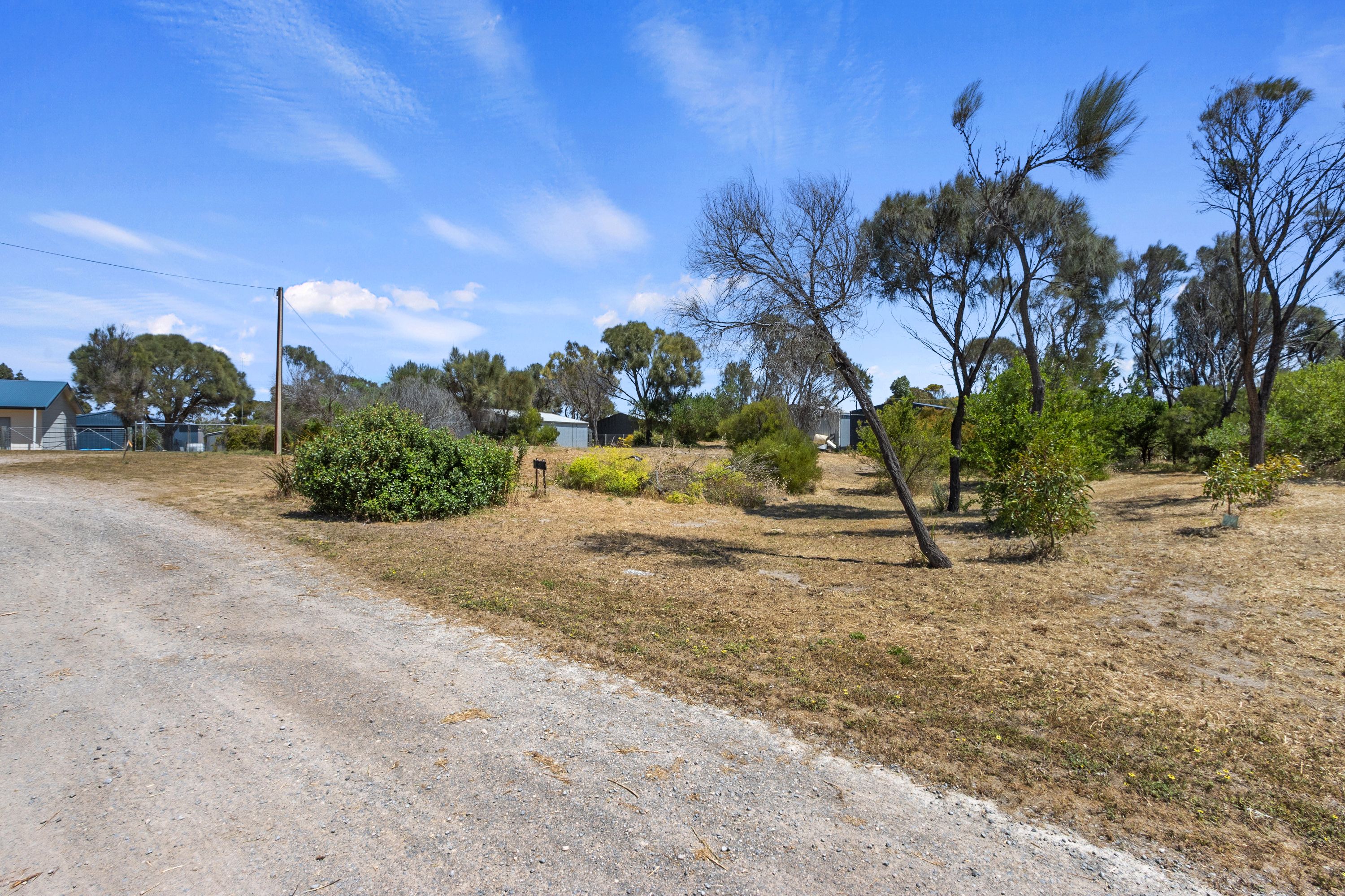 4-6 Mistletoe Drive — photo 4 of 9