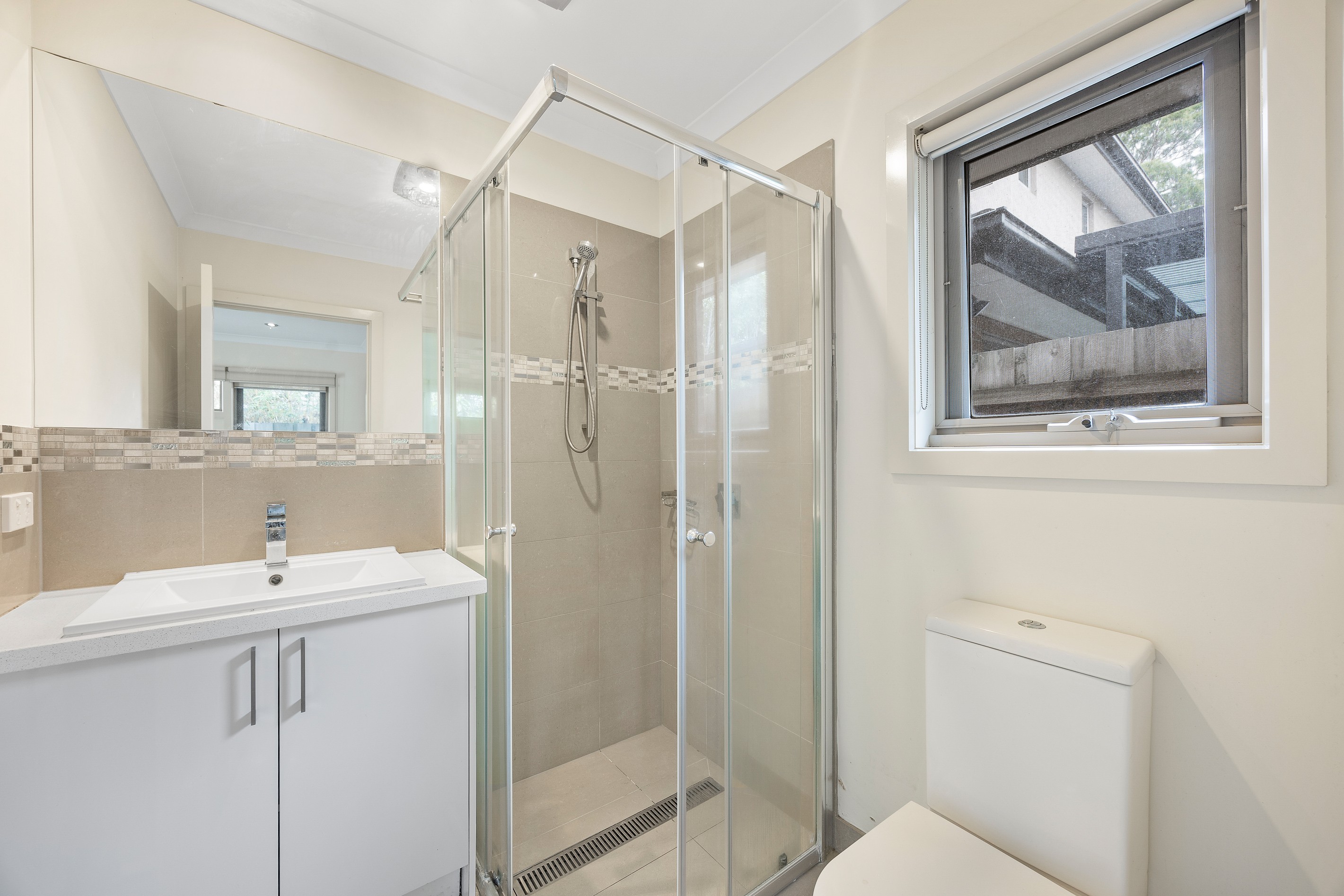 2/1 Cardiff Court, Glen Waverley, VIC 3150