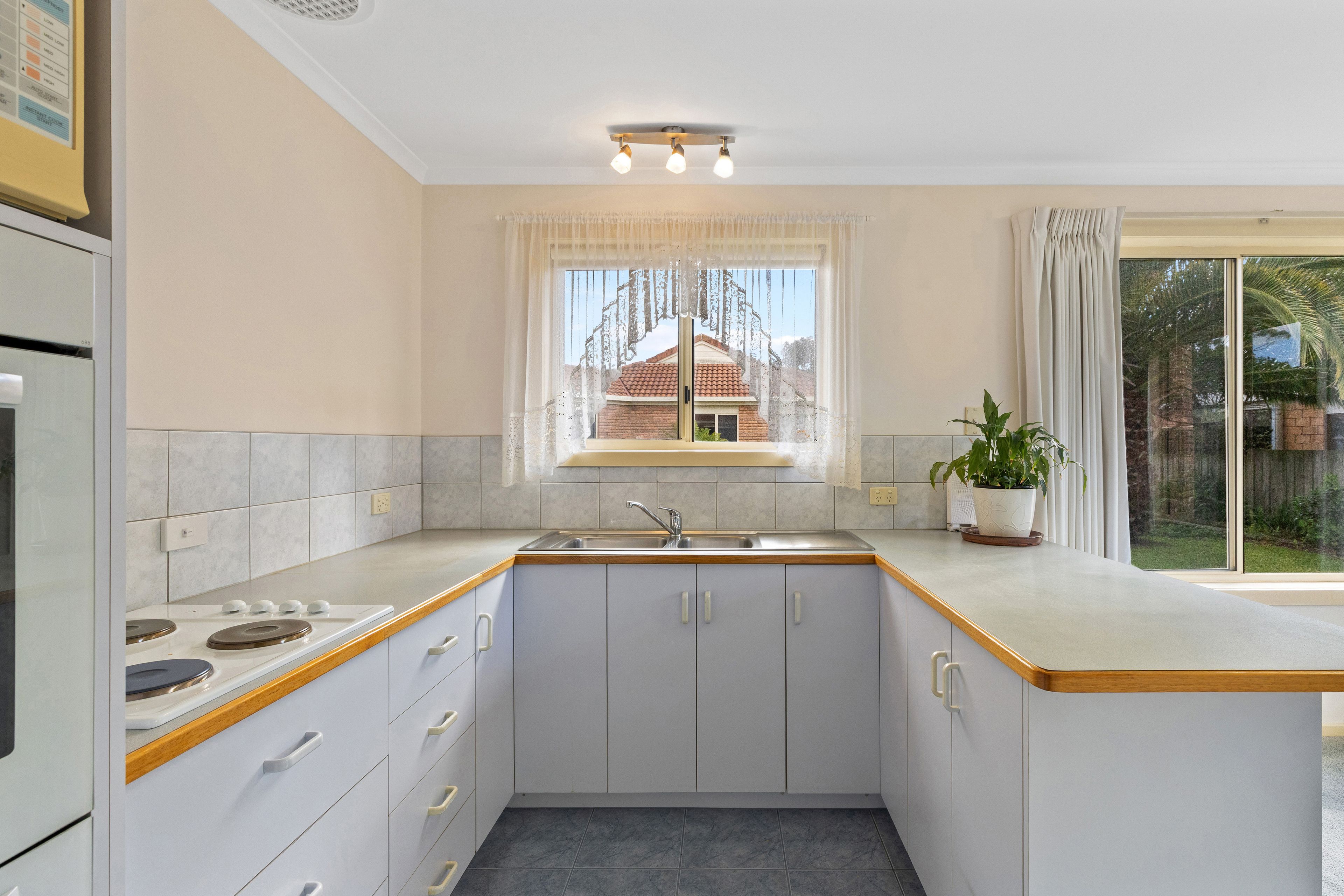 2/2 Nautilus Lane — photo 4 of 22