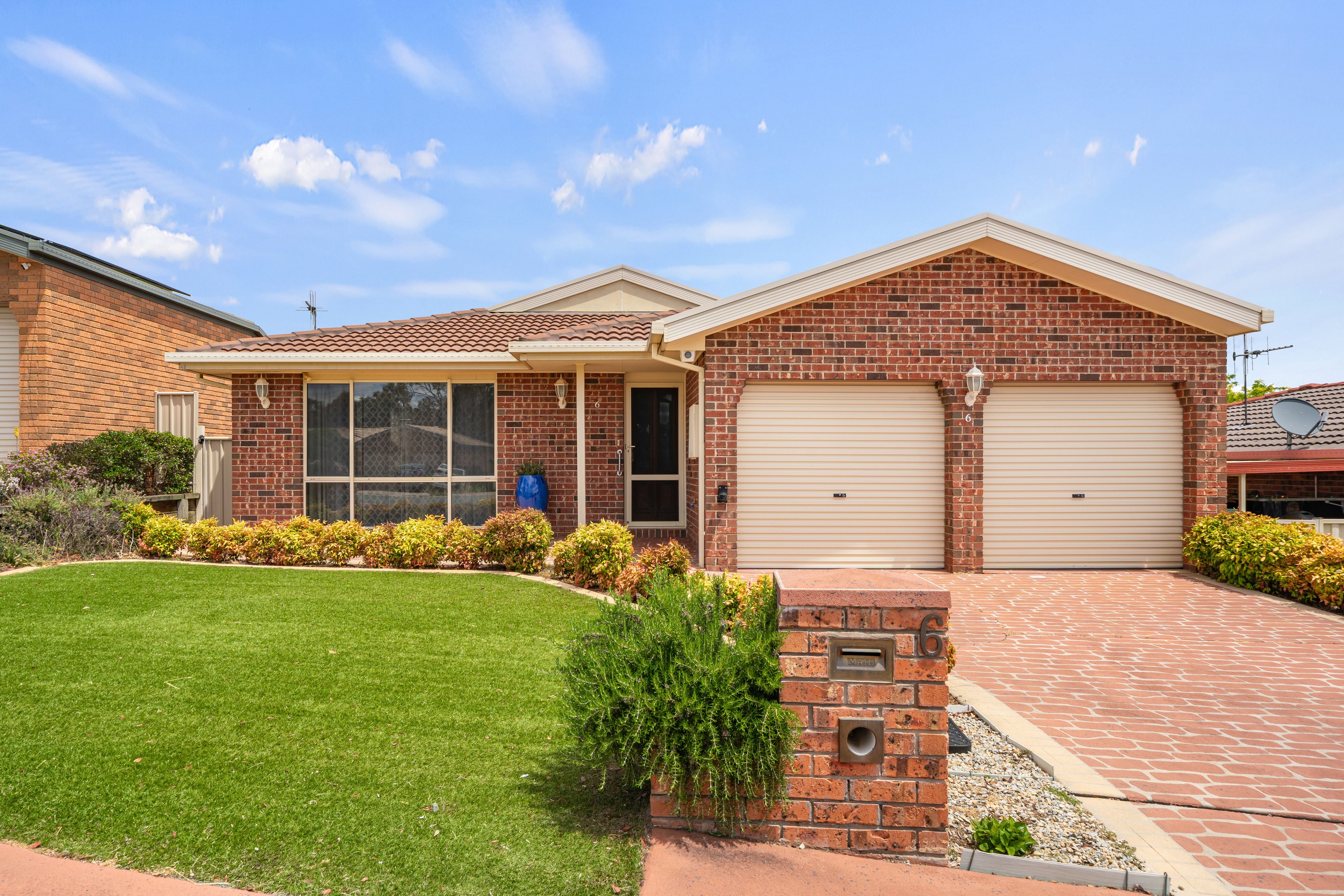 6 Dent Place , Conder ACT 2906