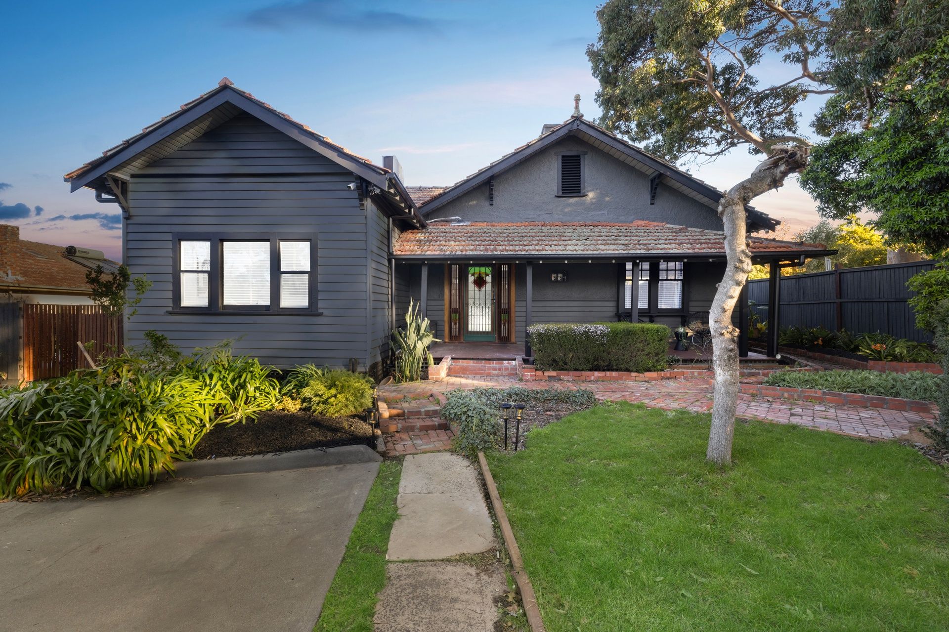 56 Whitehorse Road — photo from Ray White Mount Waverley