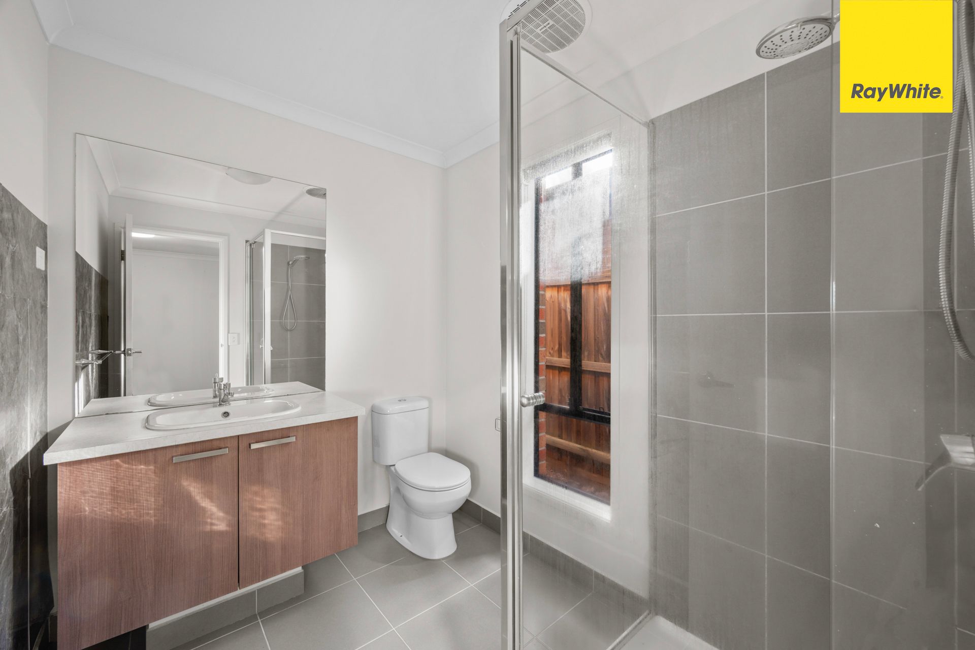 15 Tetbury Avenue — photo 4 of 16