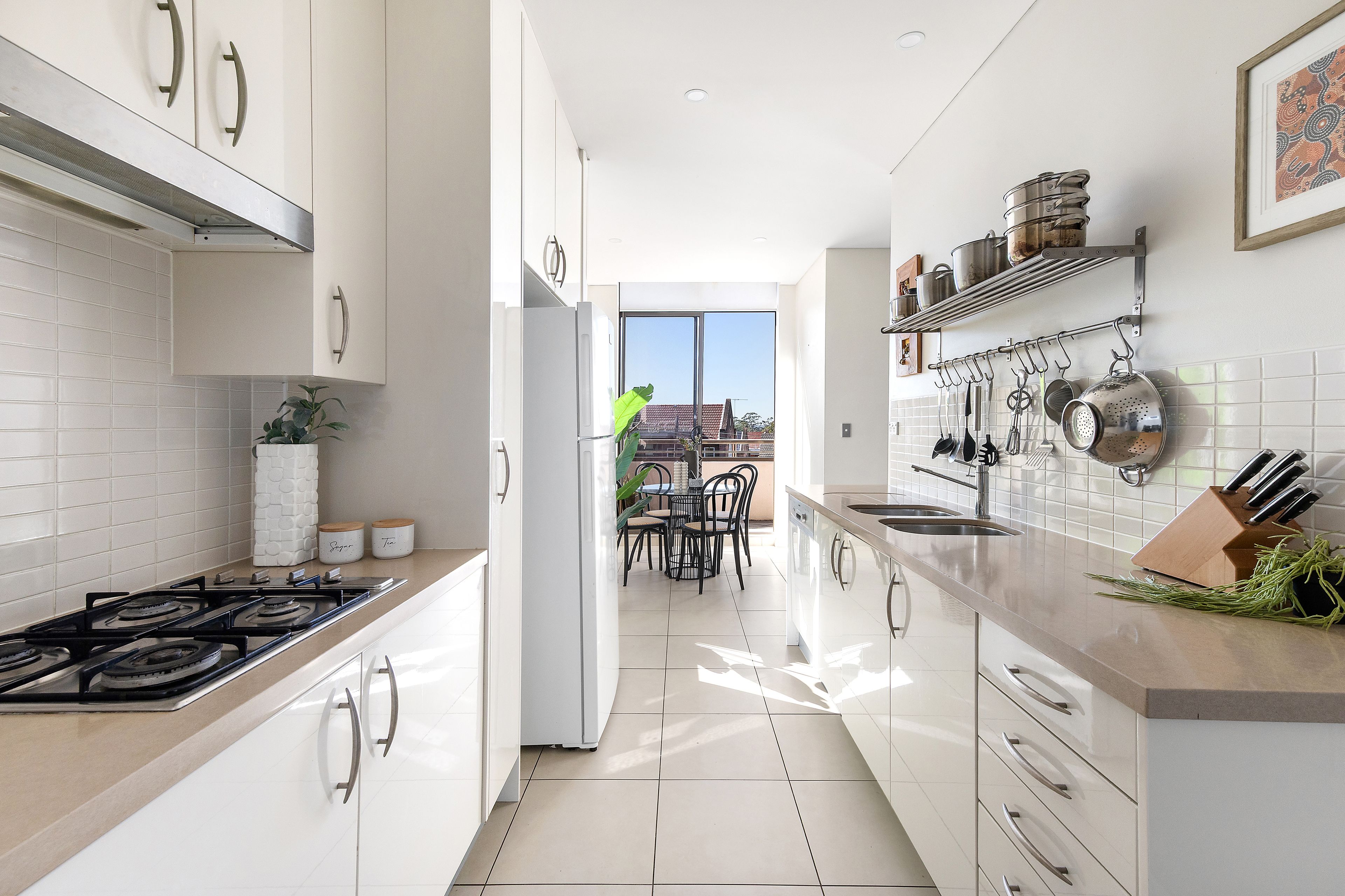 233/2c Munderah Street — photo 3 of 10