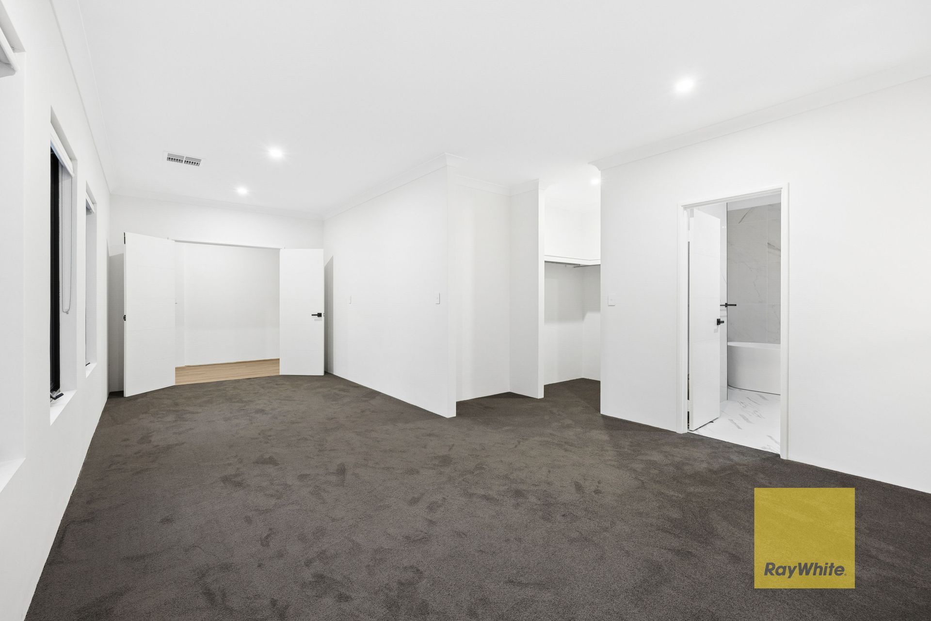 4 Sampson Road — photo 9 of 30