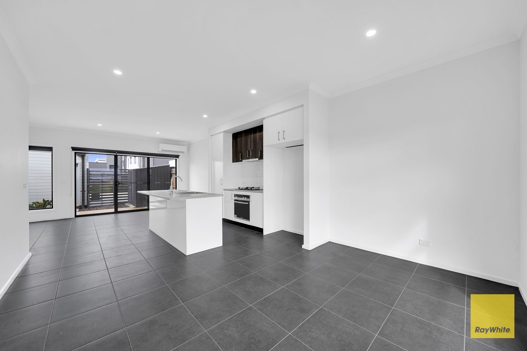 32 Dexter Street — photo 3 of 22