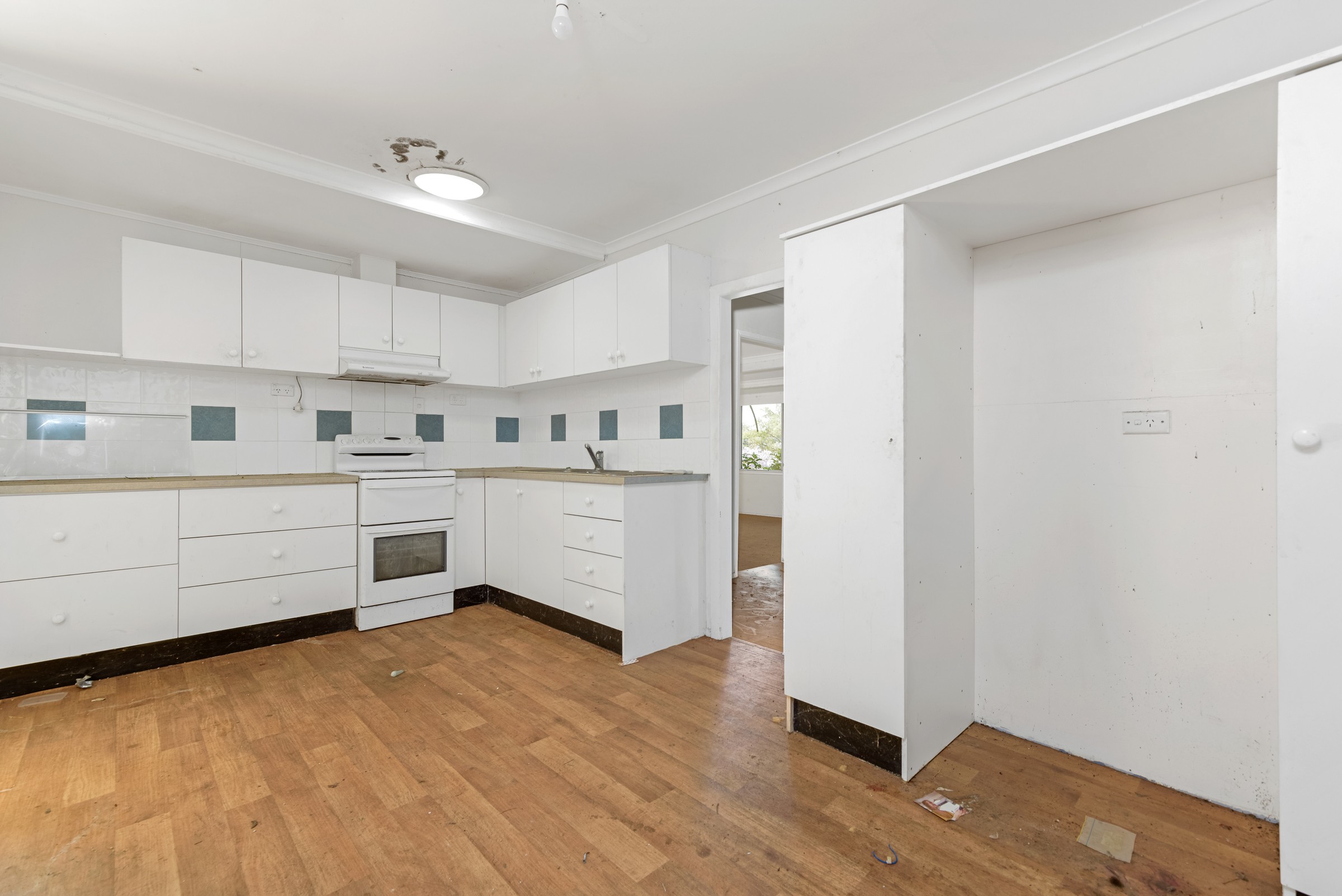 18 Walters Avenue, West Gladstone, QLD 4680