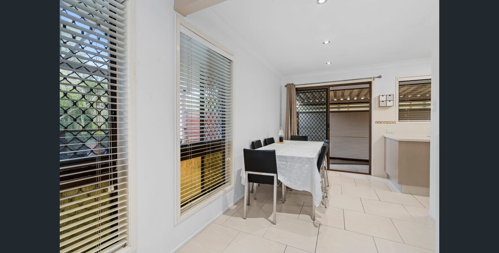 4 Sunnybay Drive — photo 10 of 12