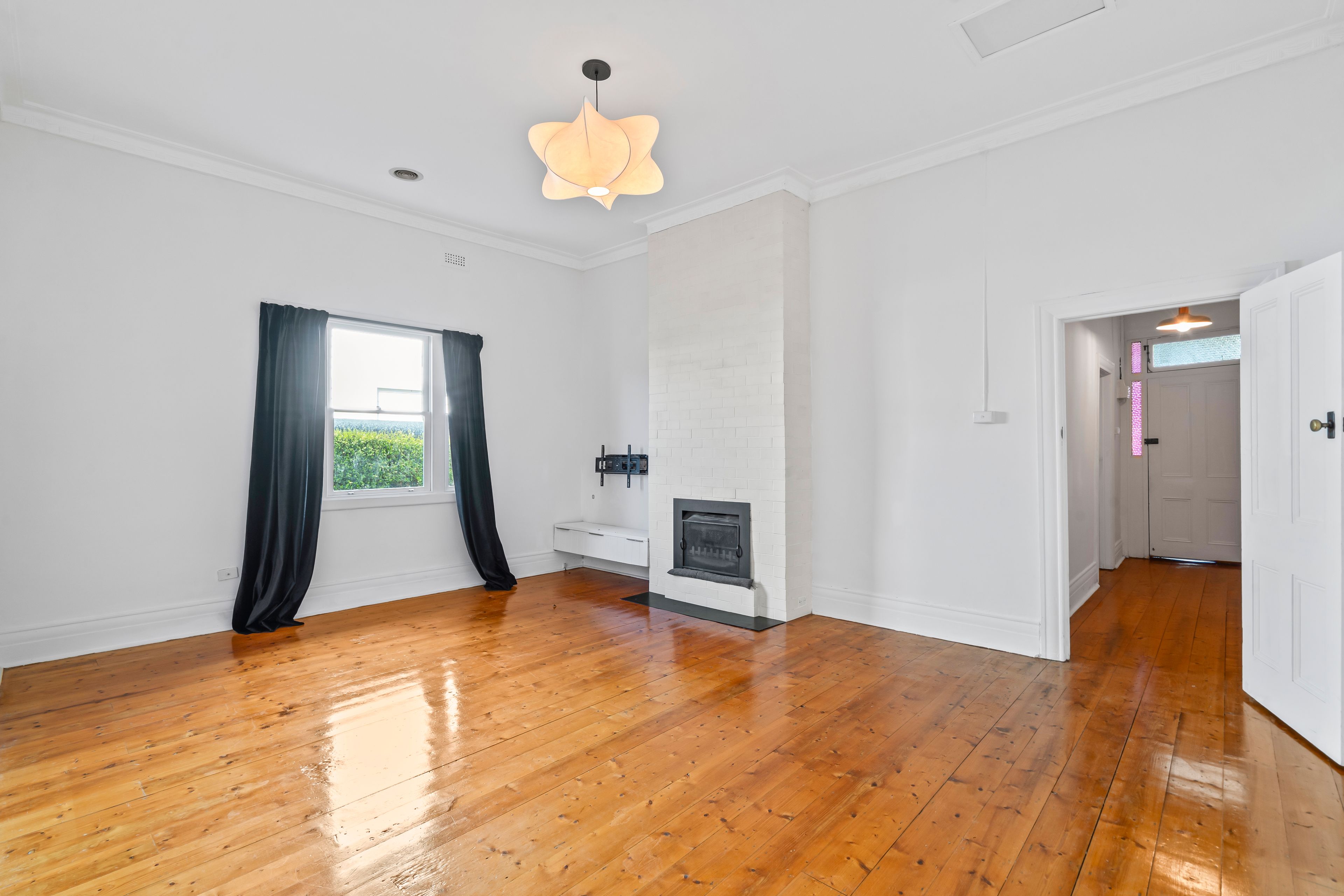 12 Queen Street — photo 2 of 11
