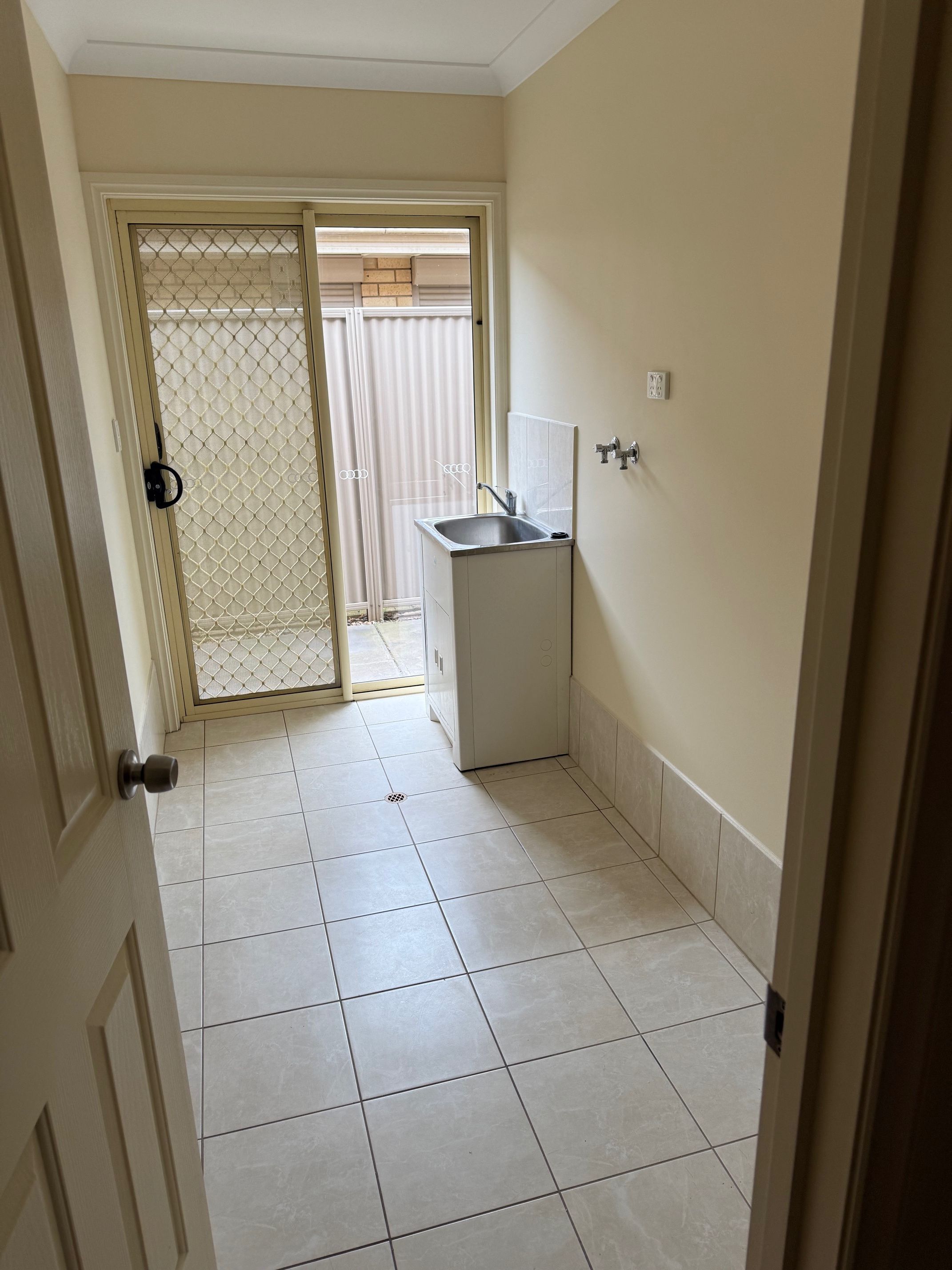 6 Yvonne Street — photo 3 of 12