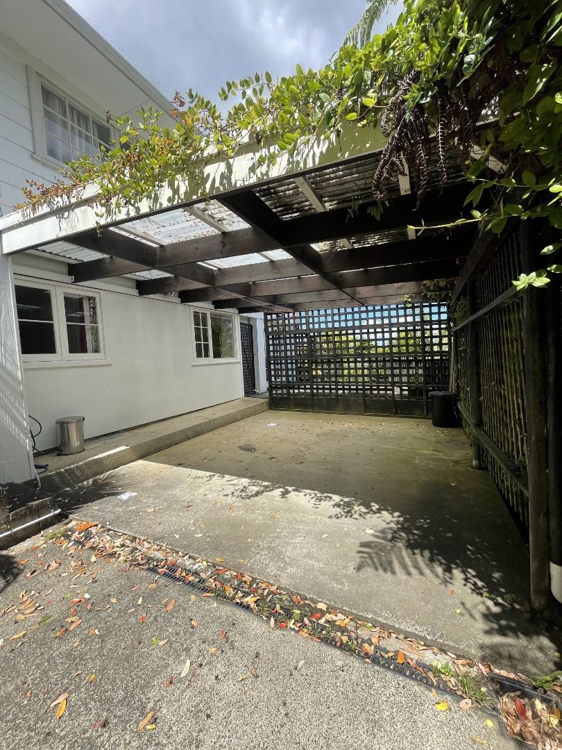 A/988 East Coast Road, Northcross, North Shore City