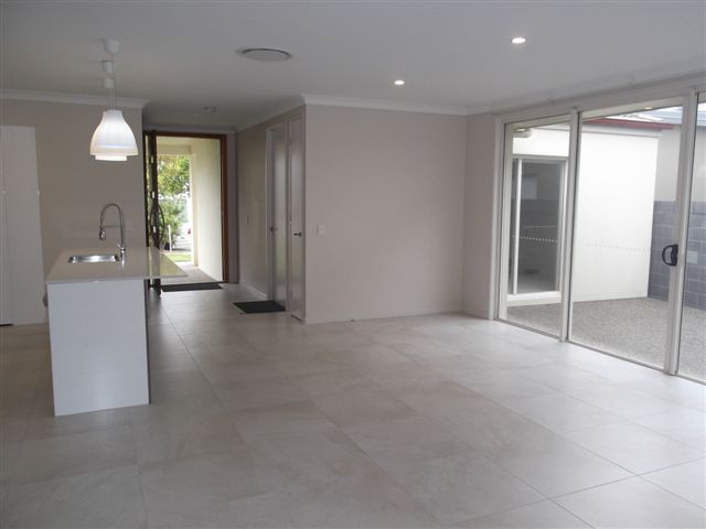 1/4 Compass Drive, Biggera Waters, QLD 4216
