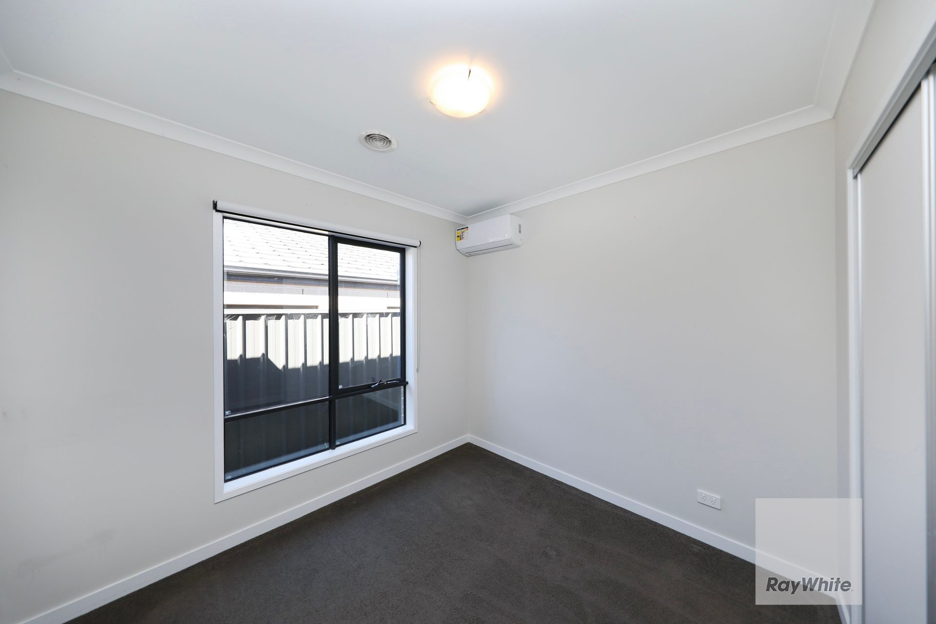 28 Bowenia Avenue — photo 10 of 12