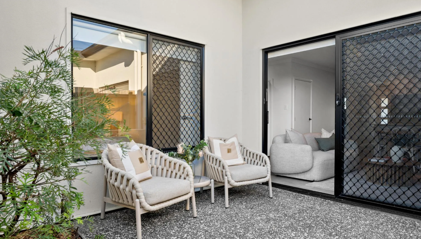 8 Torrens Parkway — photo 11 of 14