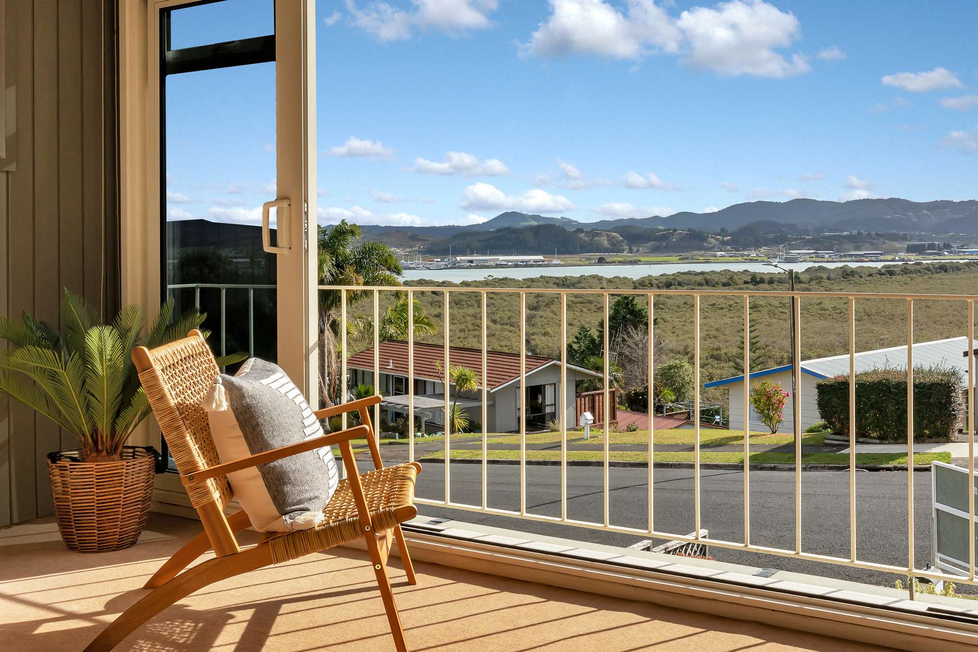 15D Raumati Crescent photo 0