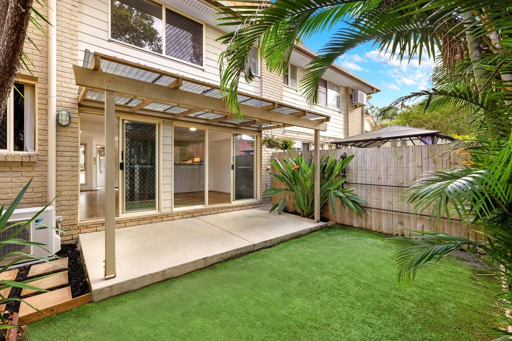 18 Discovery Drive, Helensvale QLD 4212