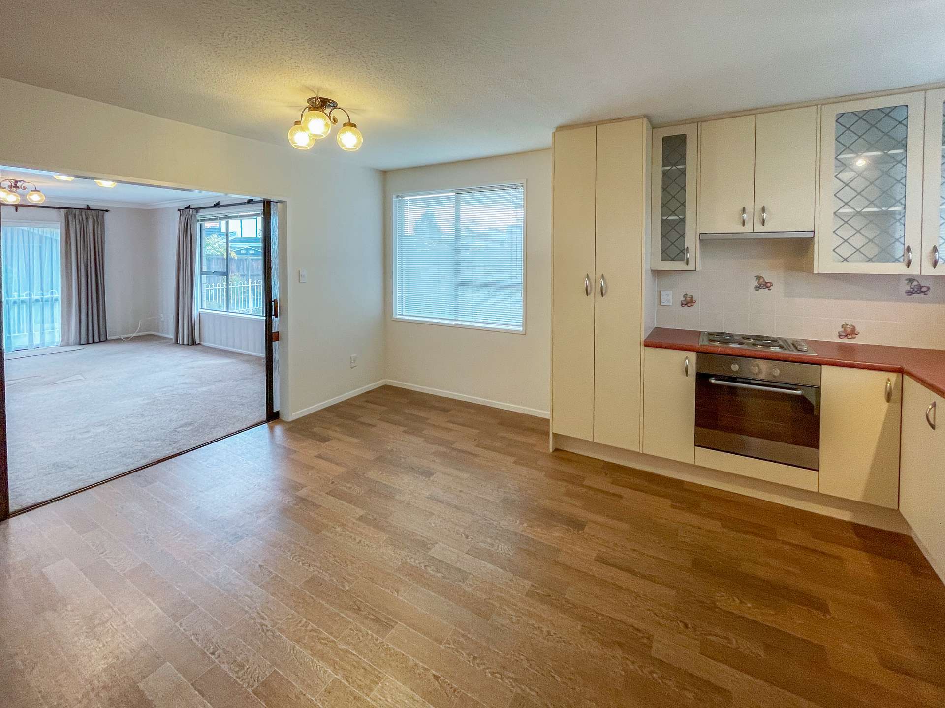 21a Montclare Avenue photo 3
