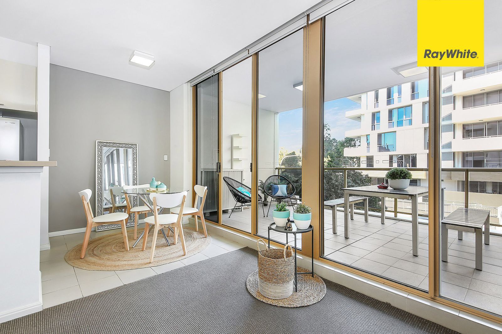 525/60 Walker Street — photo 3 of 11