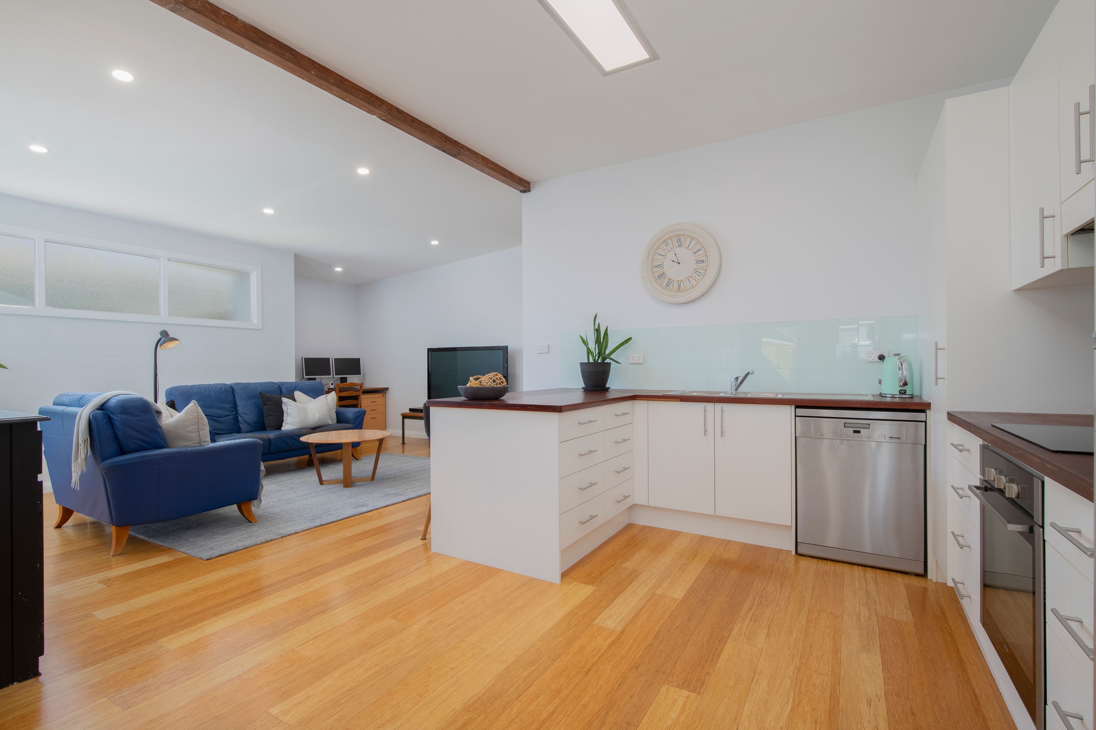 48 Gordon Avenue — photo 7 of 26