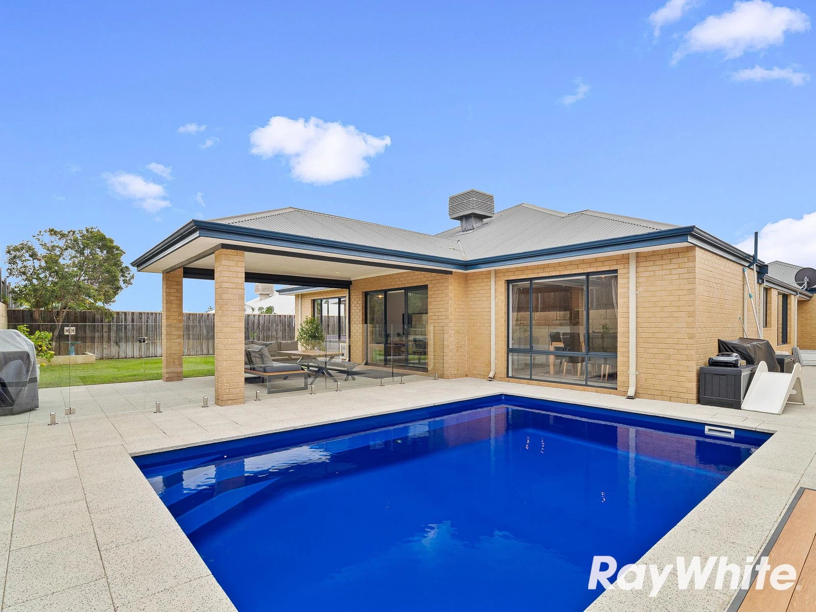 48 Buttercup Parkway, Halls Head, WA 6210