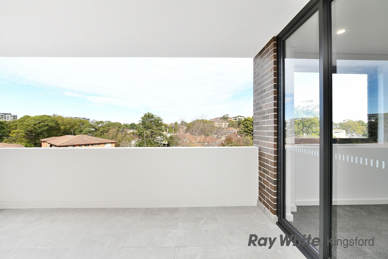 10/17-37 Wollongong Road — photo 4 of 8