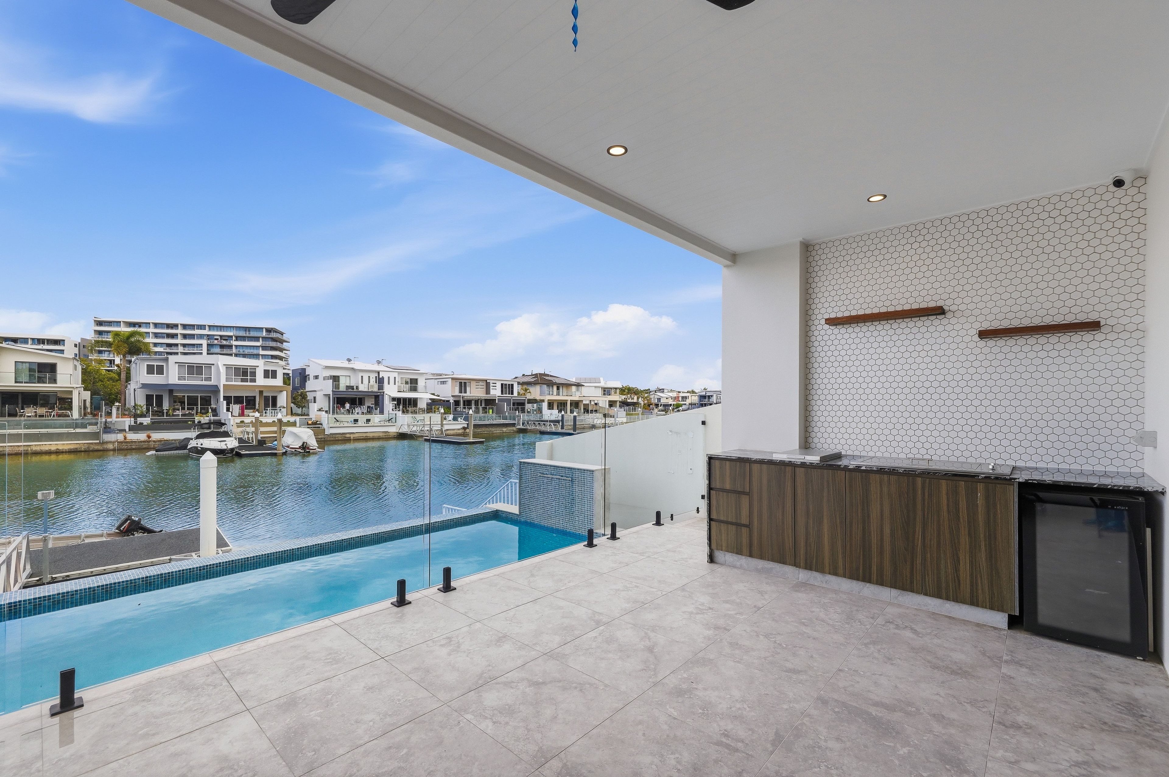 2/10 Middle Quay Drive — photo 28 of 30