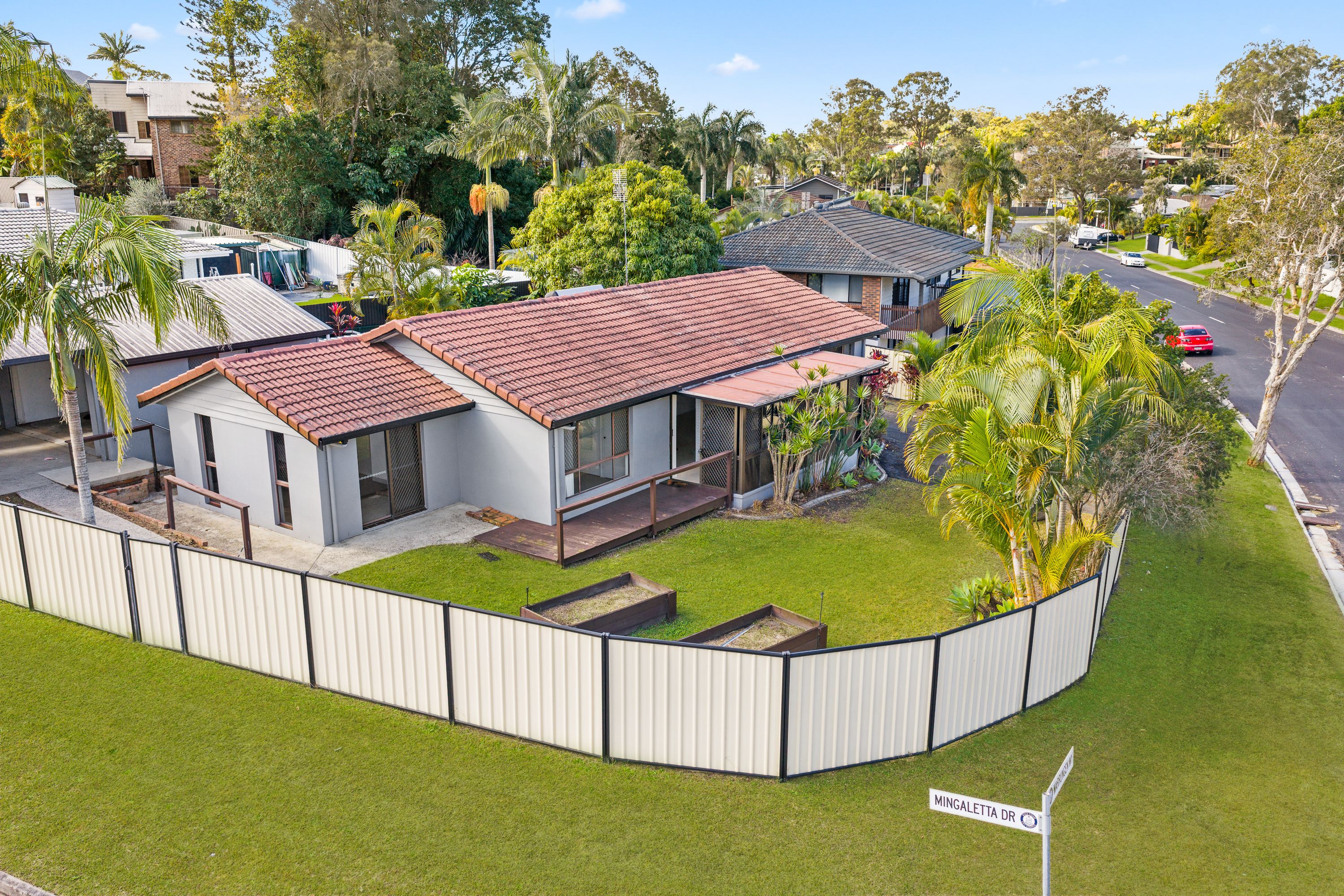 1 Mingaletta Drive, Ashmore, QLD 4214