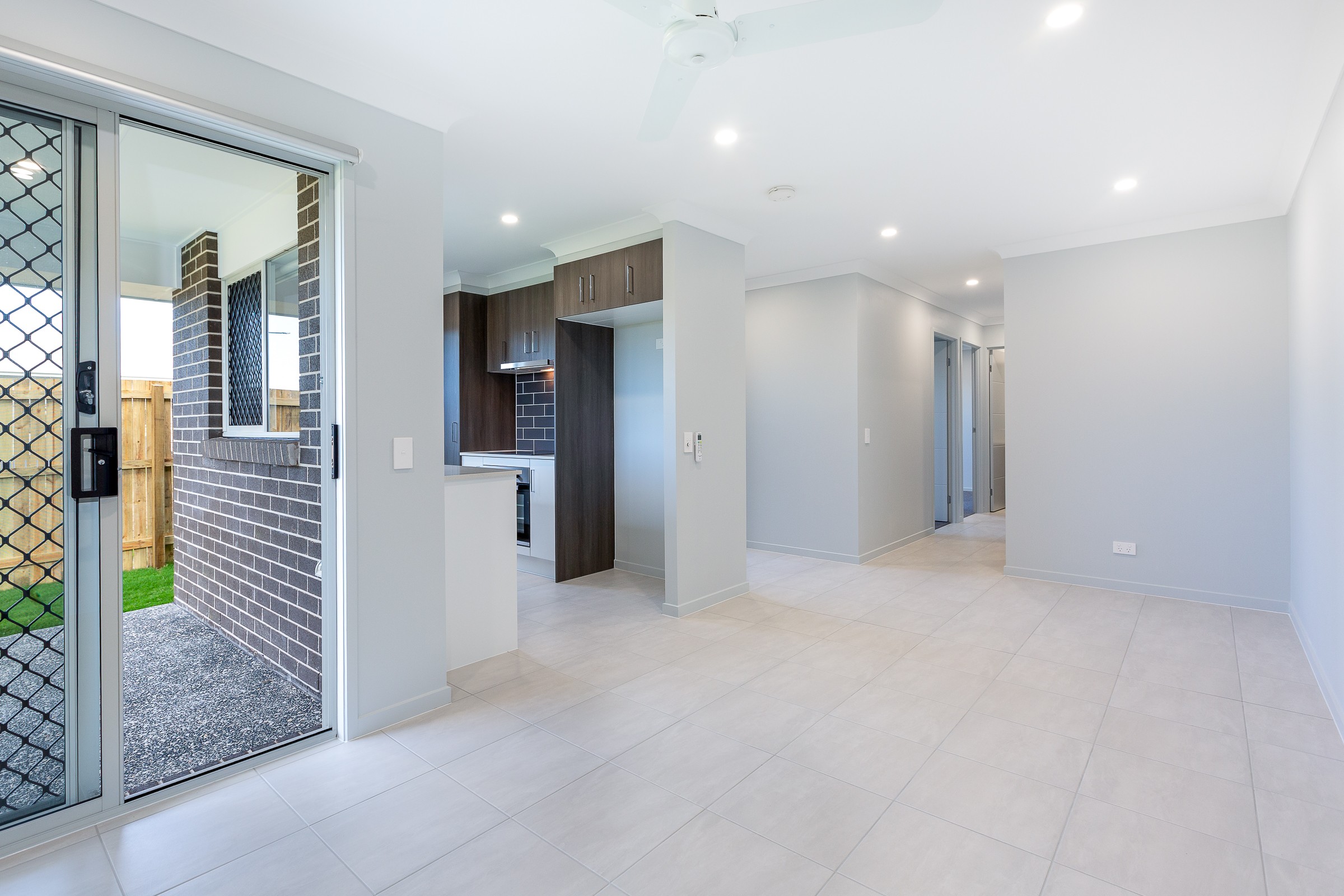 2/12 Pelham Street, Logan Reserve, QLD 4133