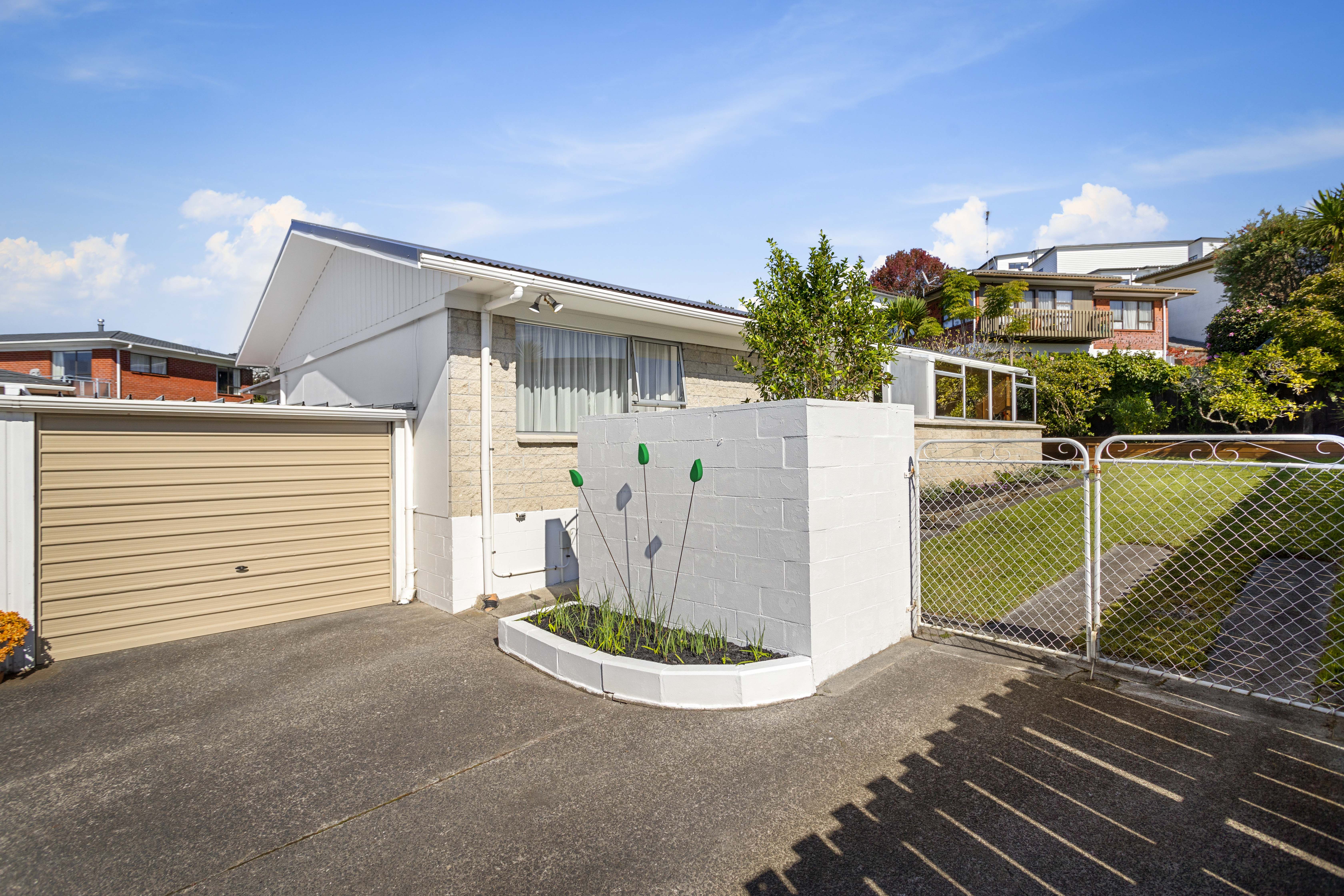 2/4 Ian Place, Glendene, Waitakere City