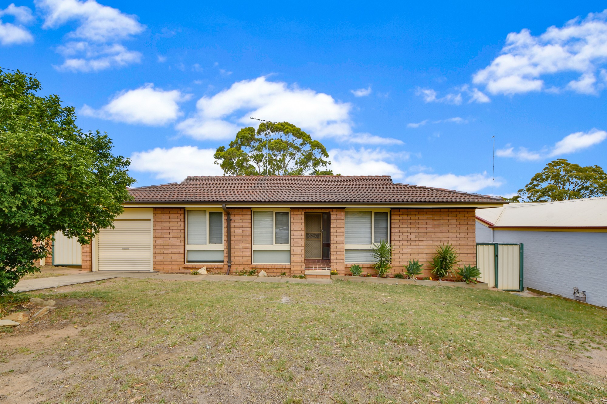 33 Aminya Crescent, Bradbury, NSW 2560