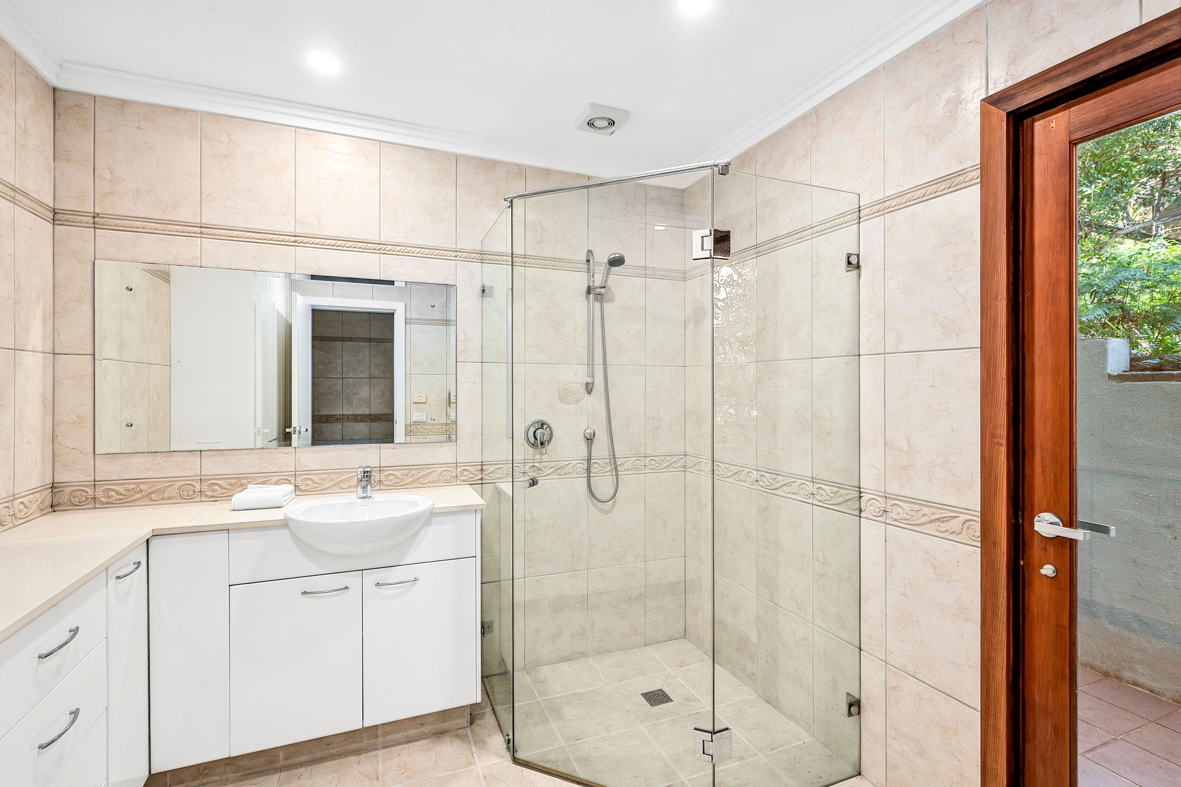 16 Cowan Drive — photo 11 of 16