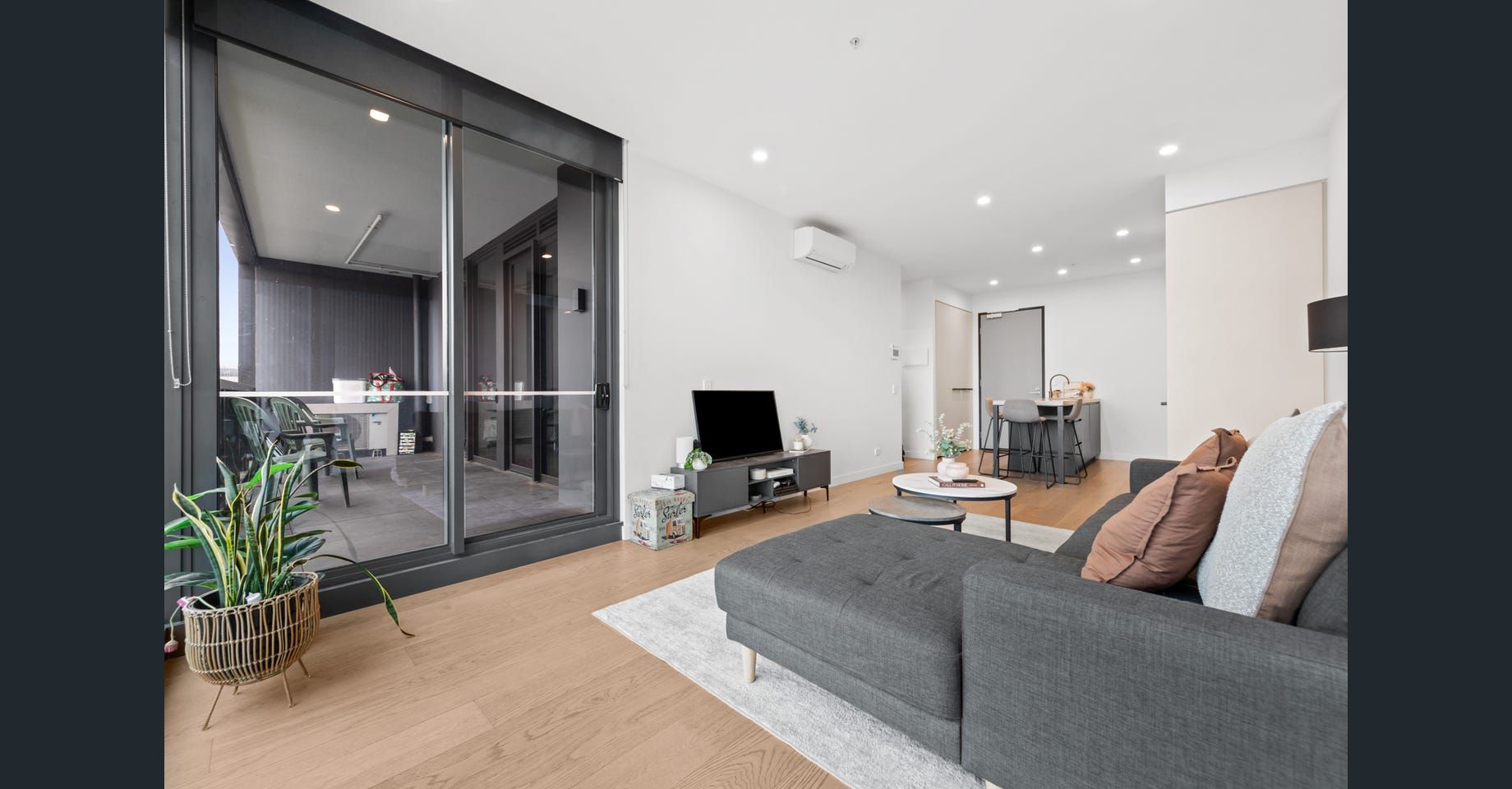 106/1408 Centre Road — photo 3 of 12
