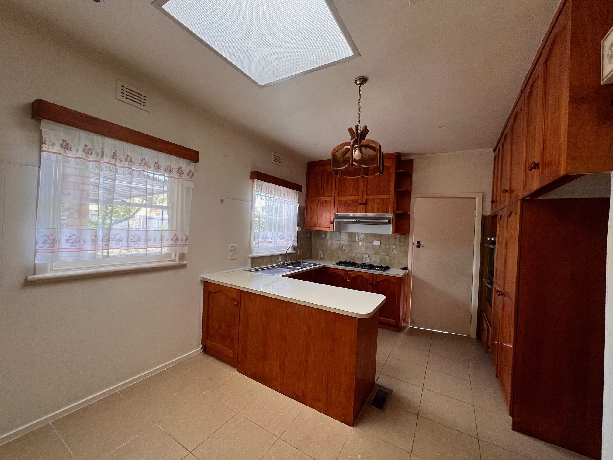 10 Larman Street, Bentleigh East, VIC 3165