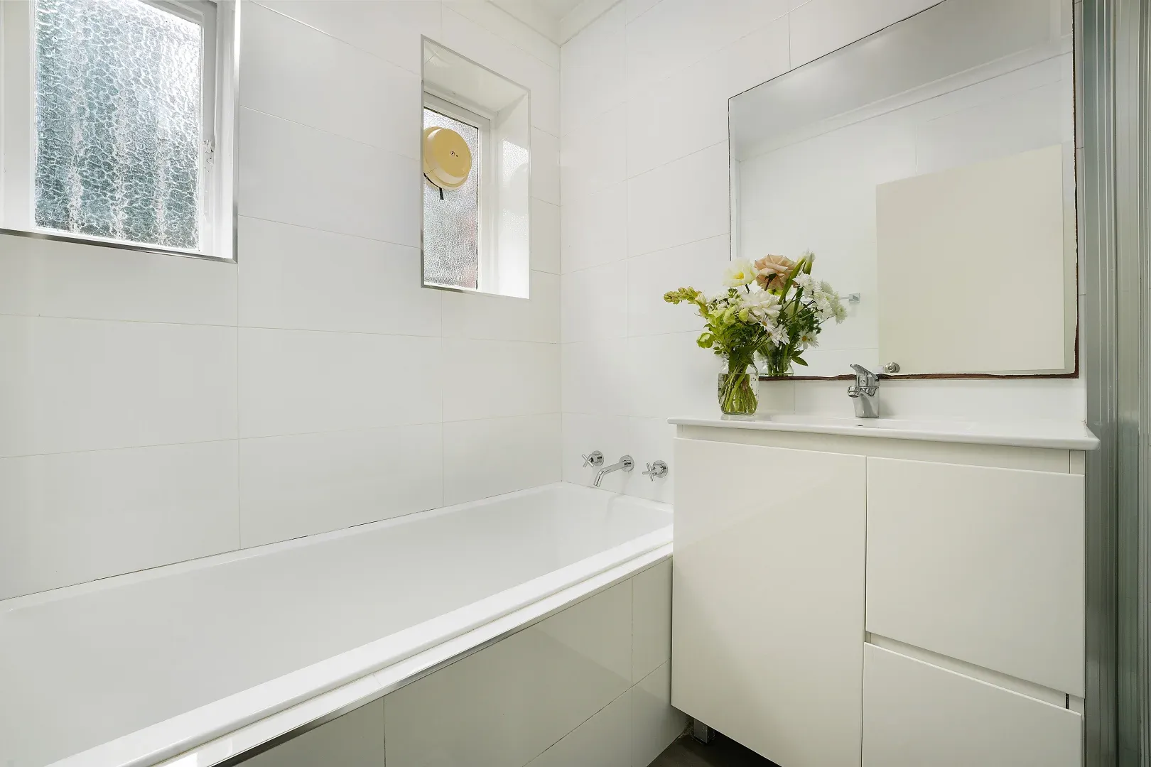 1/3 Pinehill Avenue — photo 4 of 6