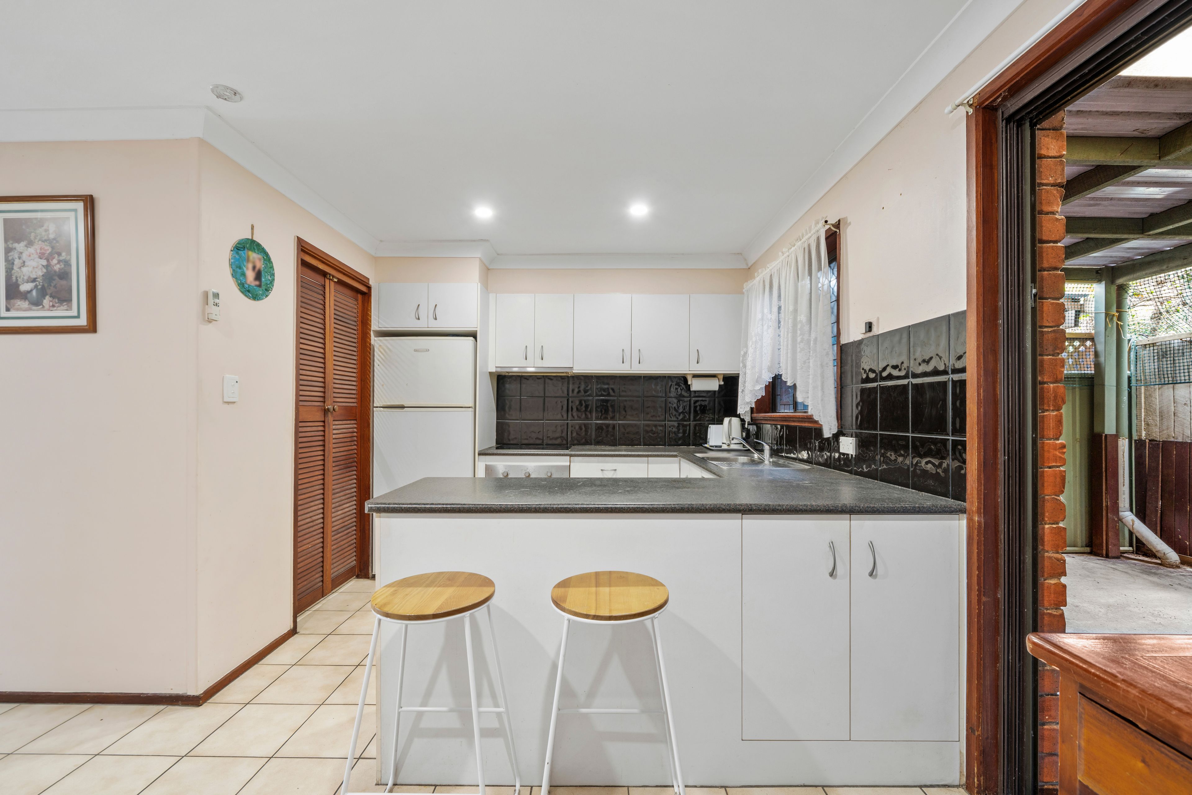 2/8 Martin Street — photo 4 of 17