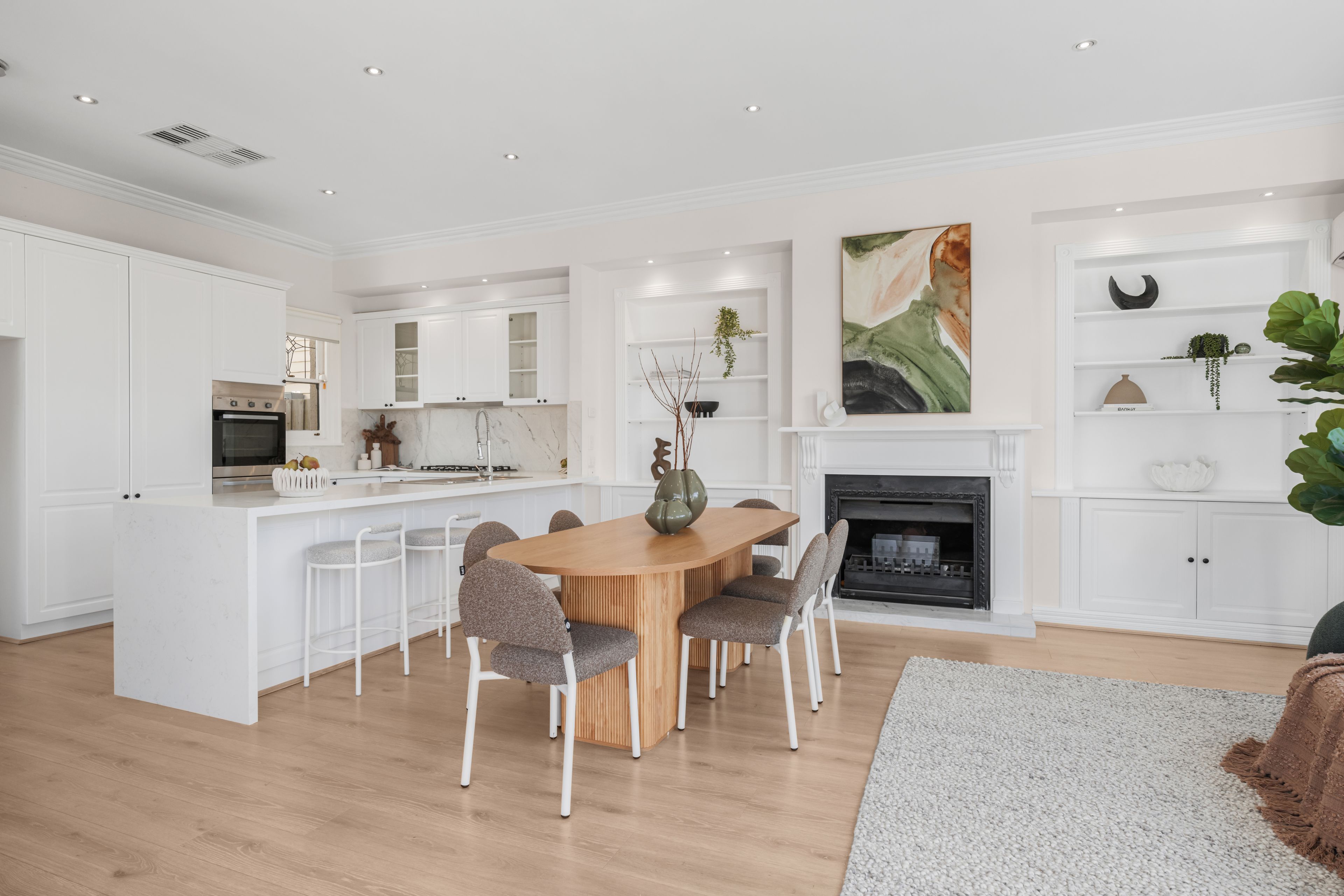 137 Eglinton Street — photo 4 of 13