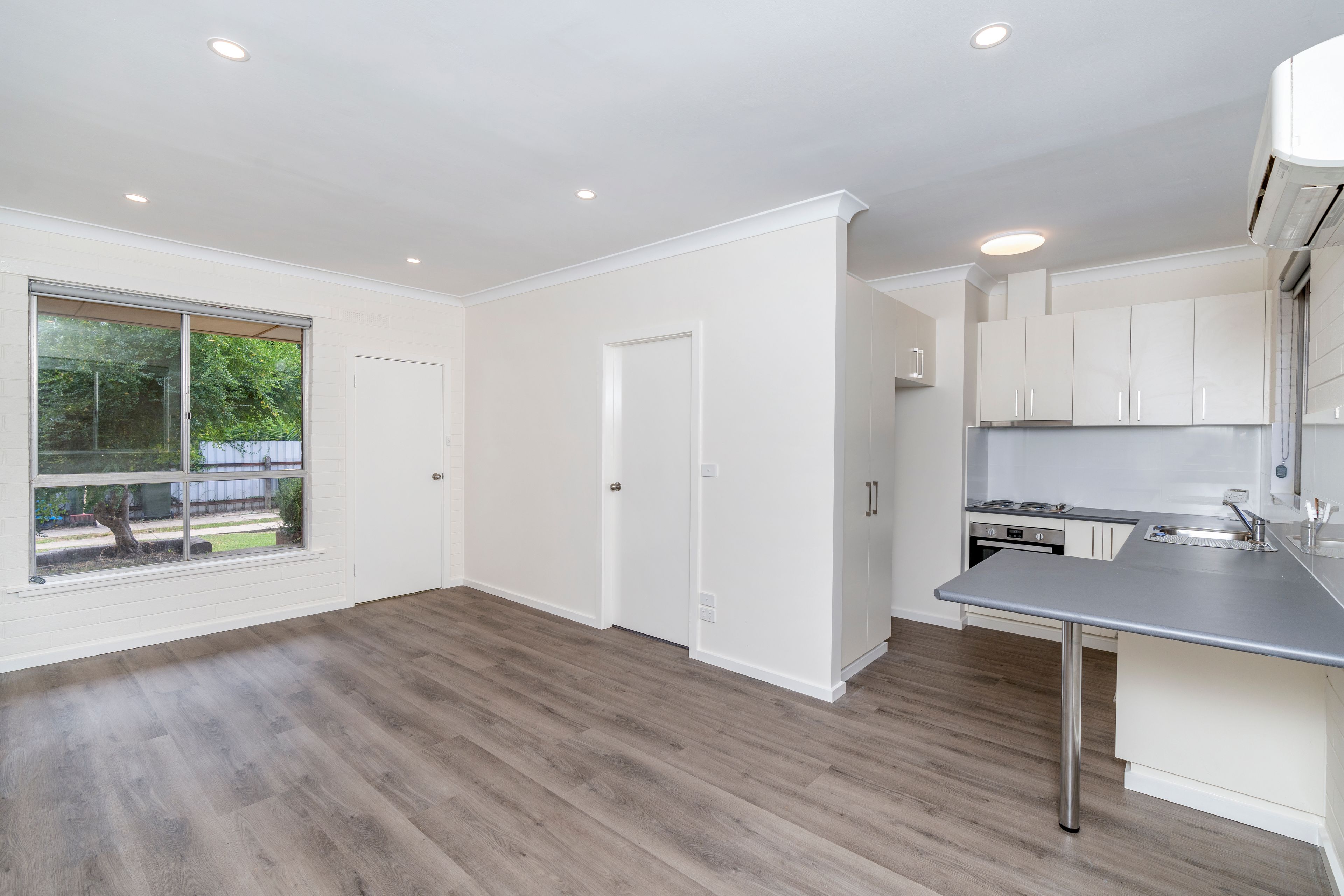 2/24 Halloran Street, Turvey Park, NSW 2650