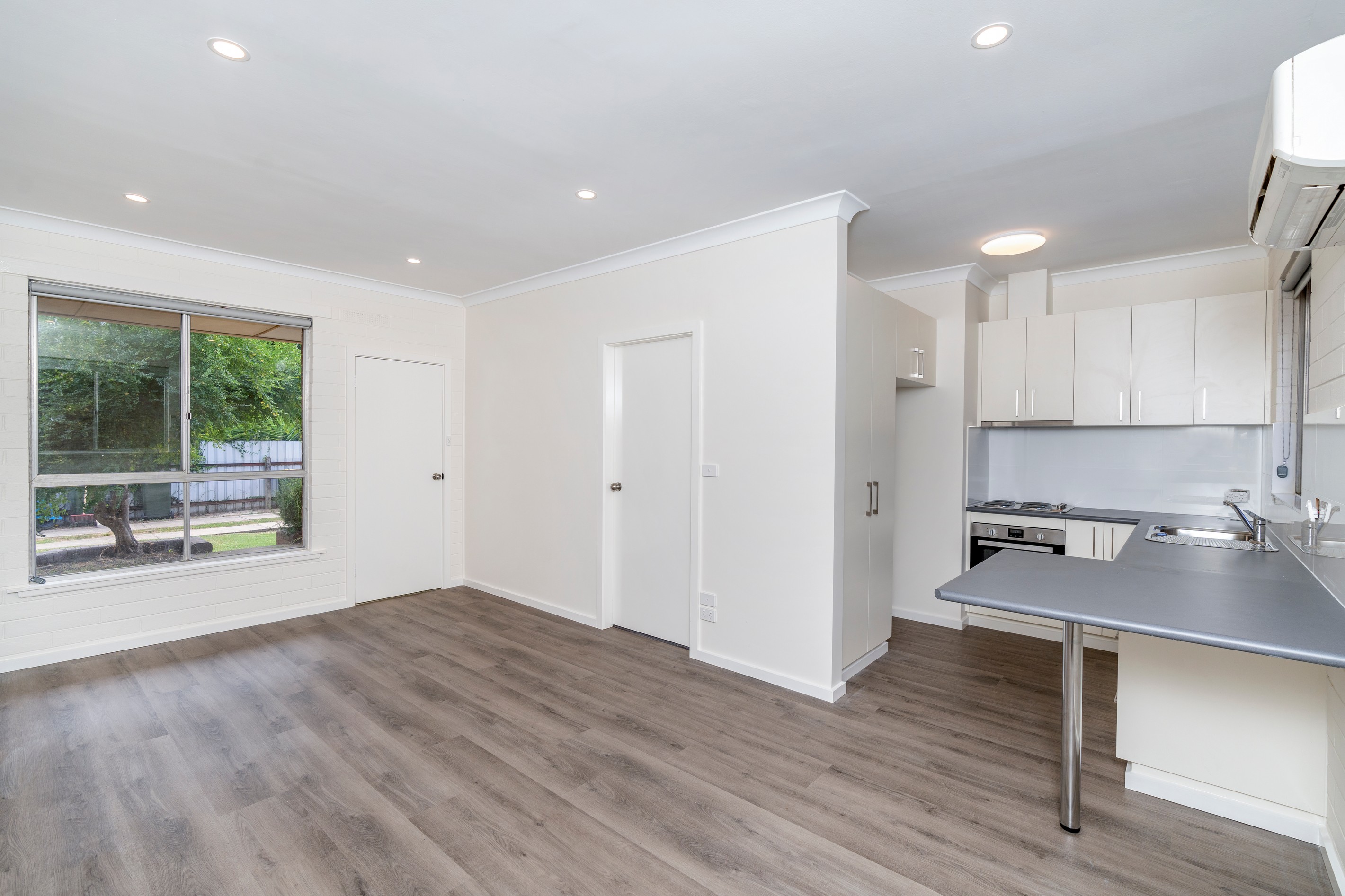 2/24 Halloran Street, Turvey Park, NSW 2650
