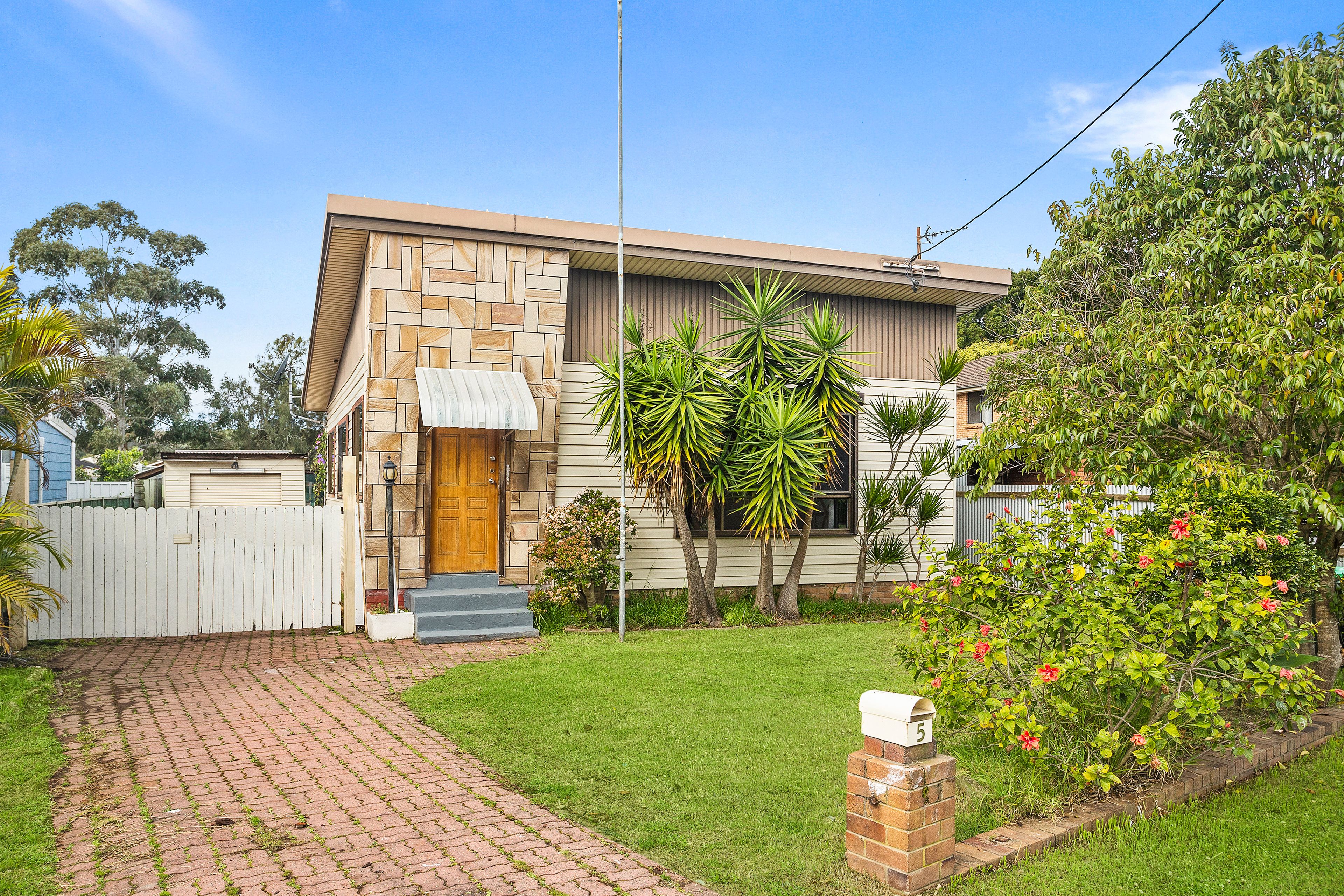 5 Windang Road, Primbee NSW 2502