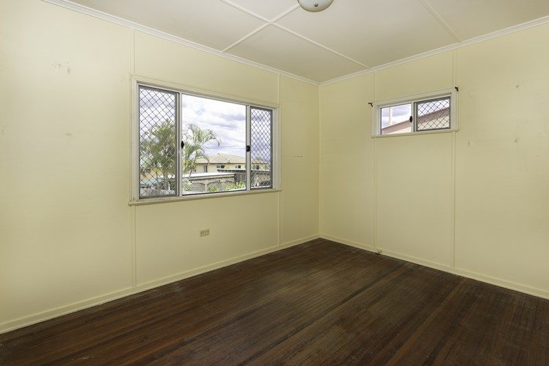 15 Blaxland Street, Eastern Heights, QLD 4305