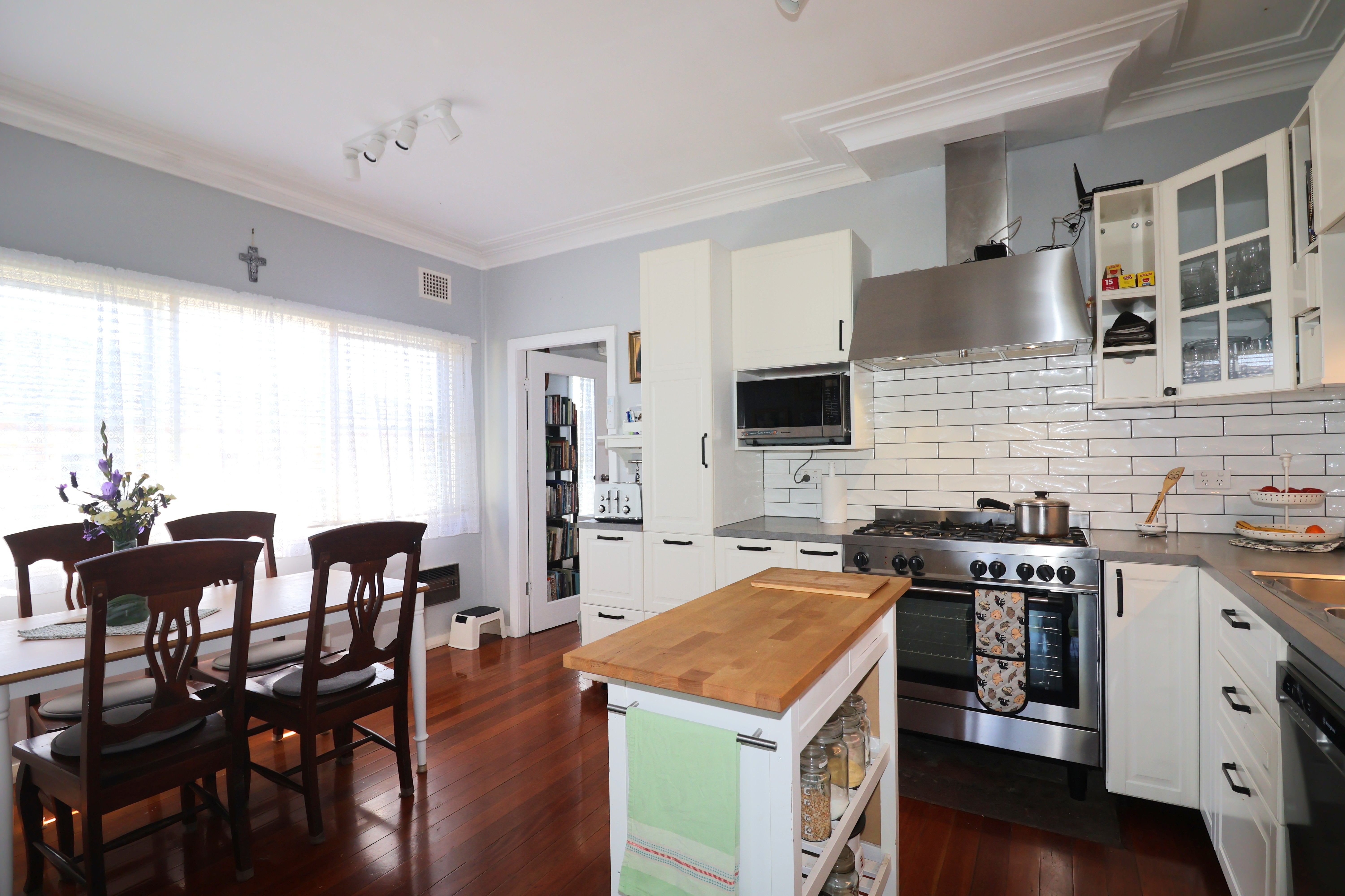 10 Pitt Street — photo 2 of 10